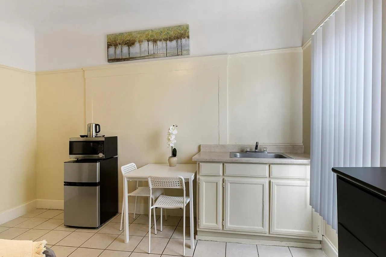 Pads on Pasadena Ave