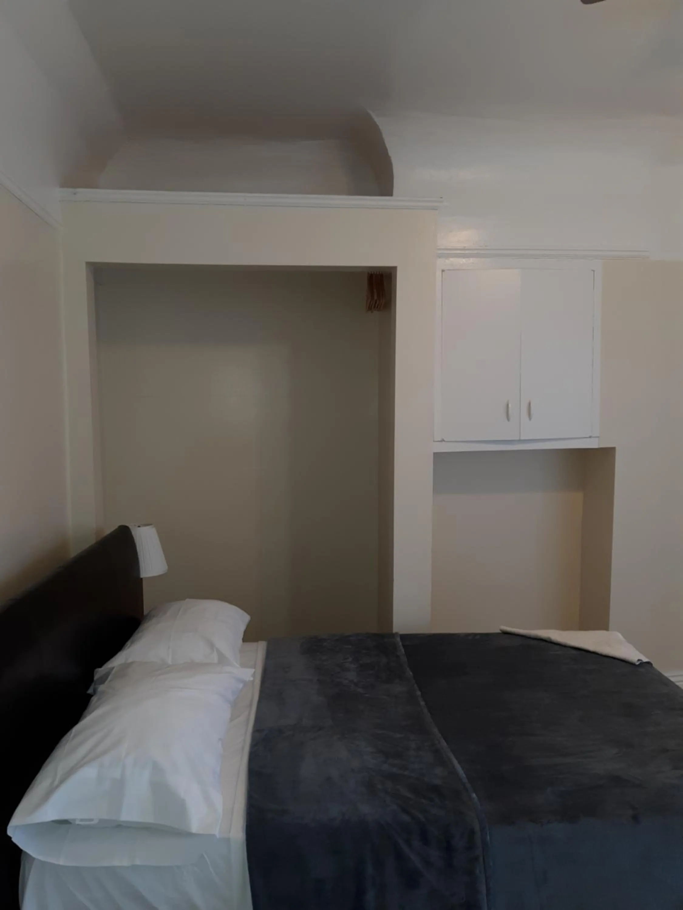 Bed in Pads on Pasadena Ave