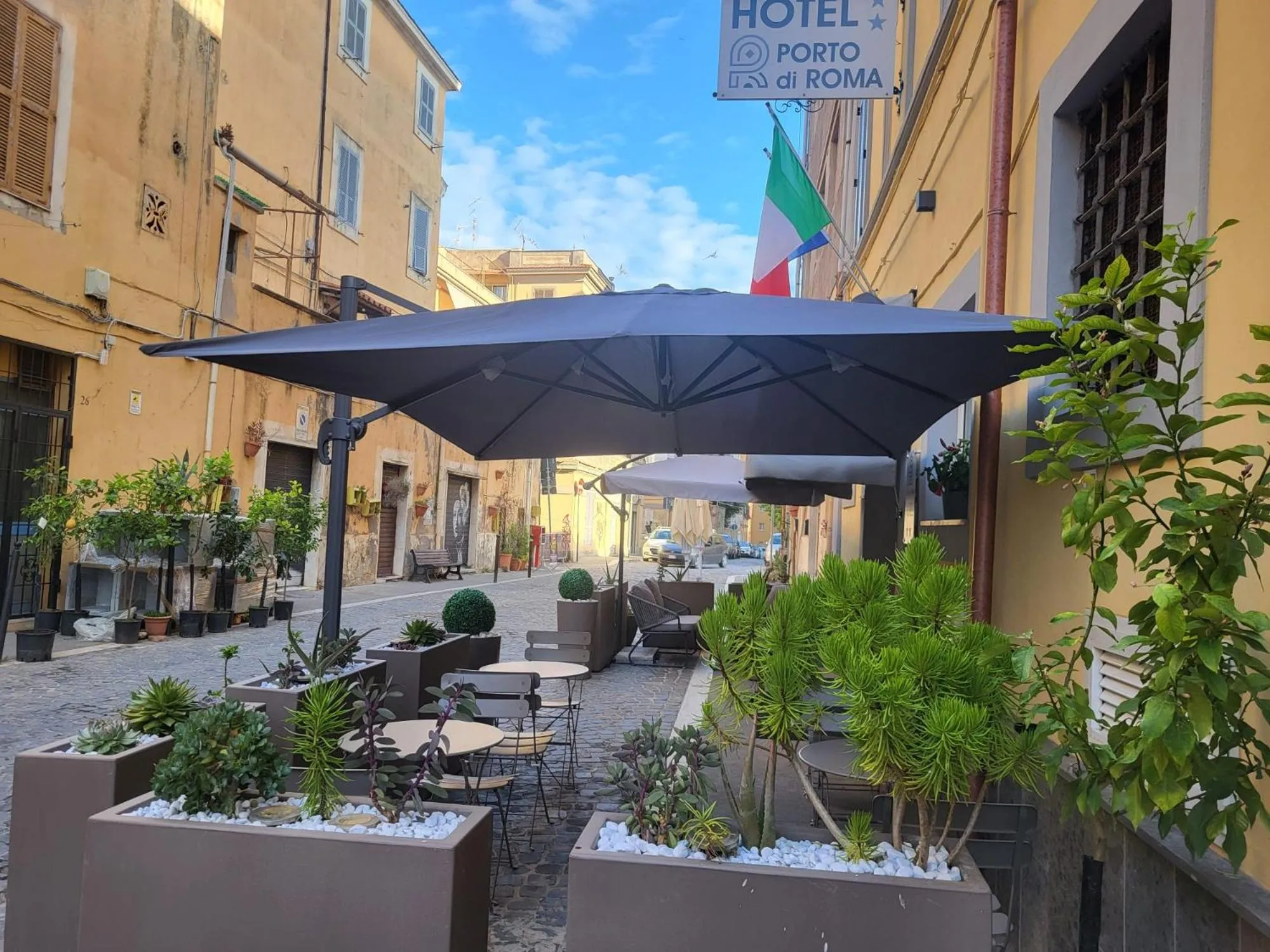 Property building in Hotel Porto Di Roma