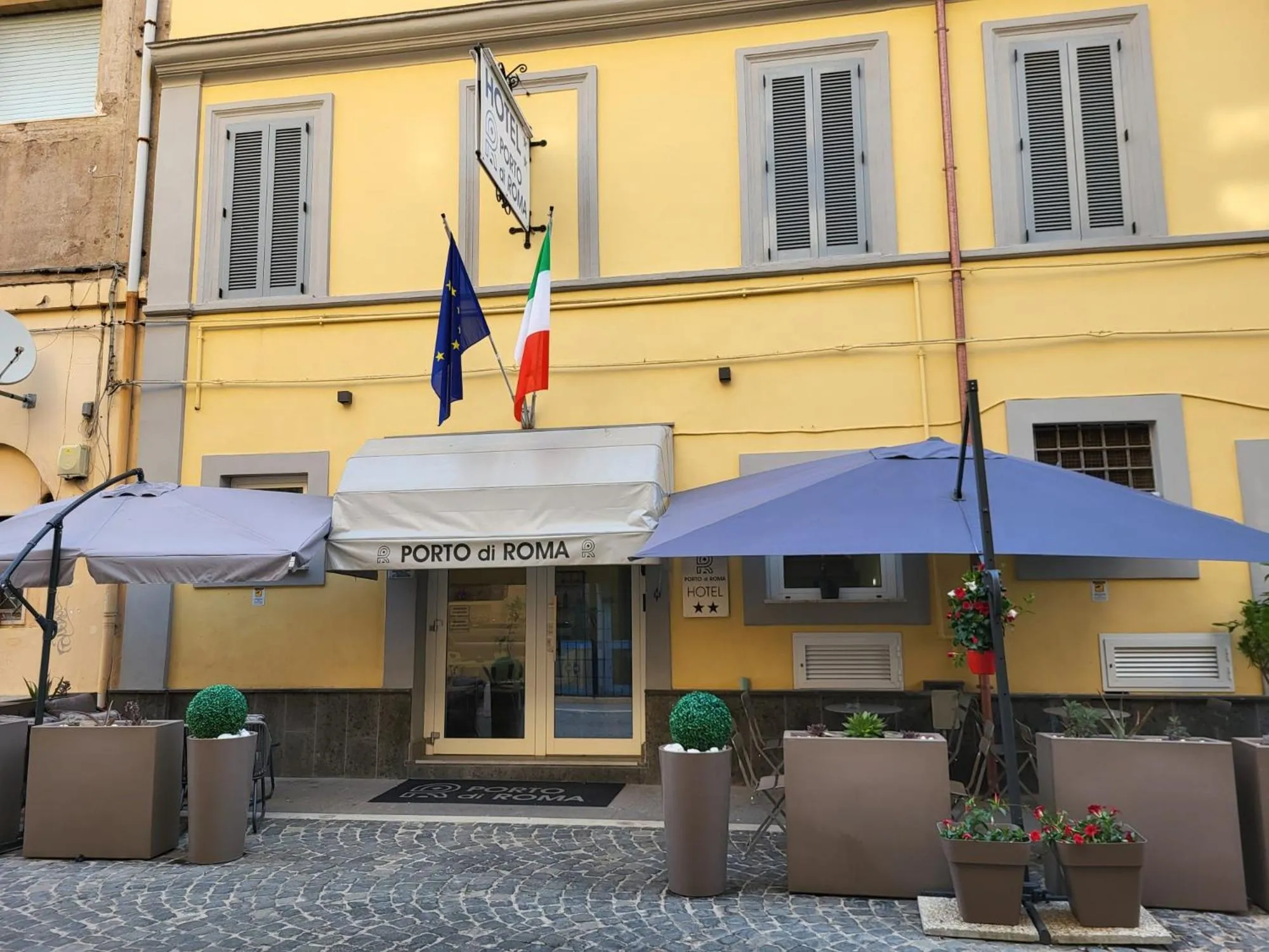 Property building in Hotel Porto Di Roma