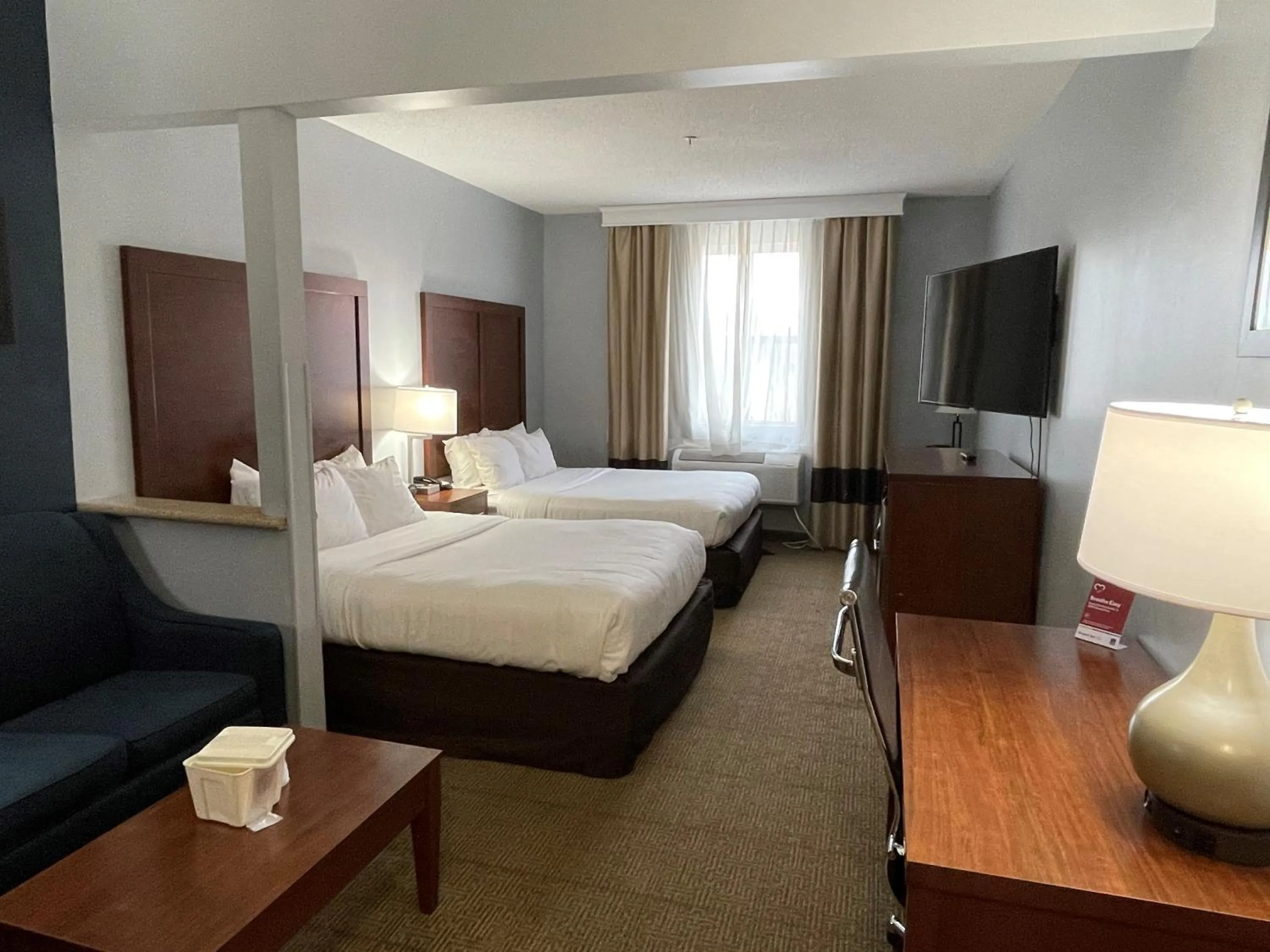 Bedroom, Bed in Quality Suites Waldorf