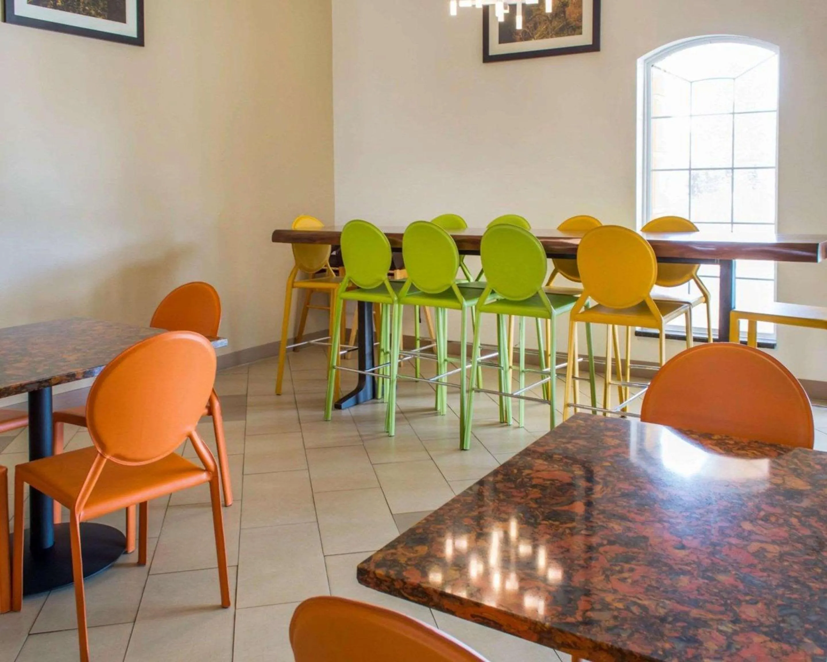 Breakfast in Quality Suites Waldorf