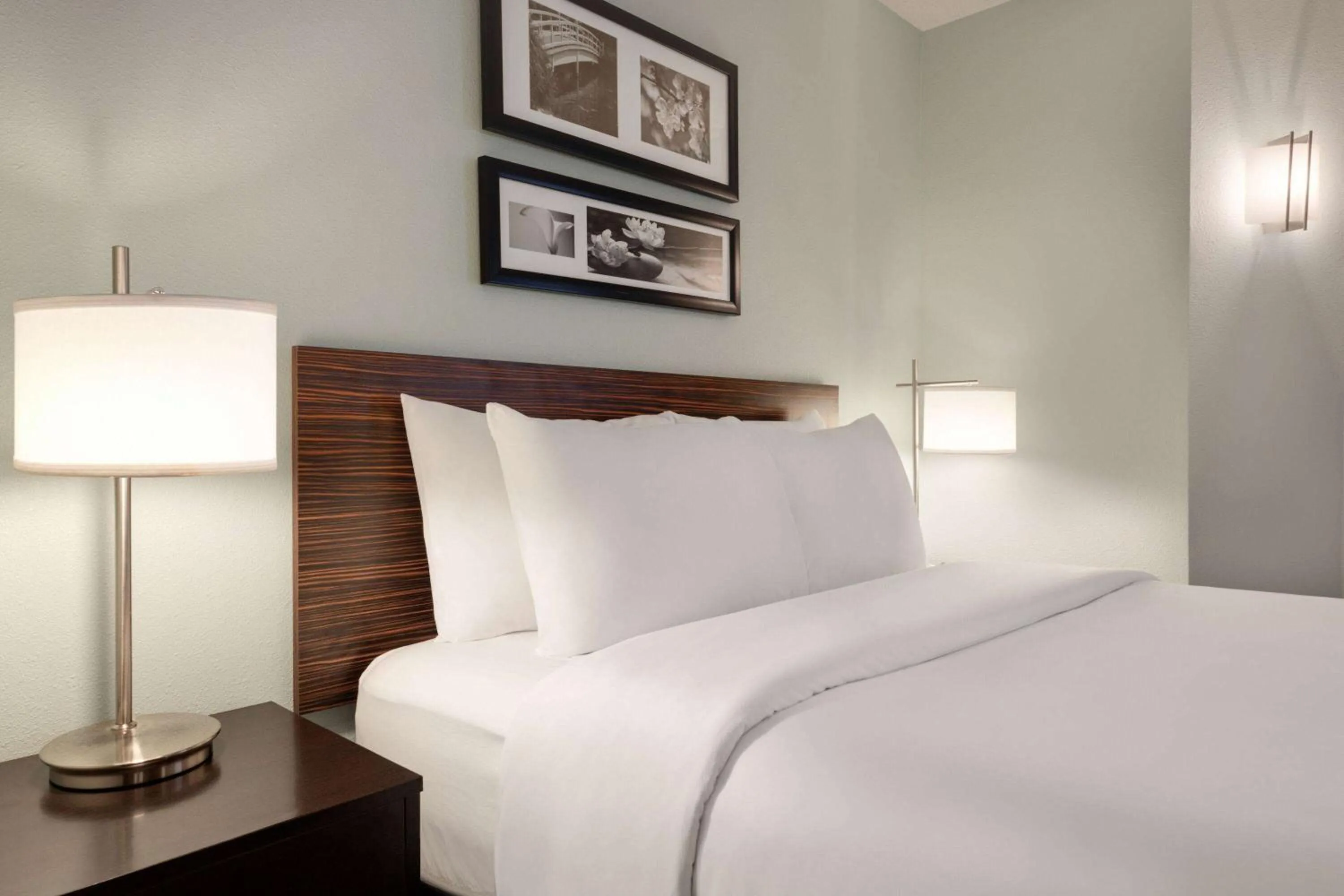 Photo of the whole room, Bed in Wingate by Wyndham Salisbury