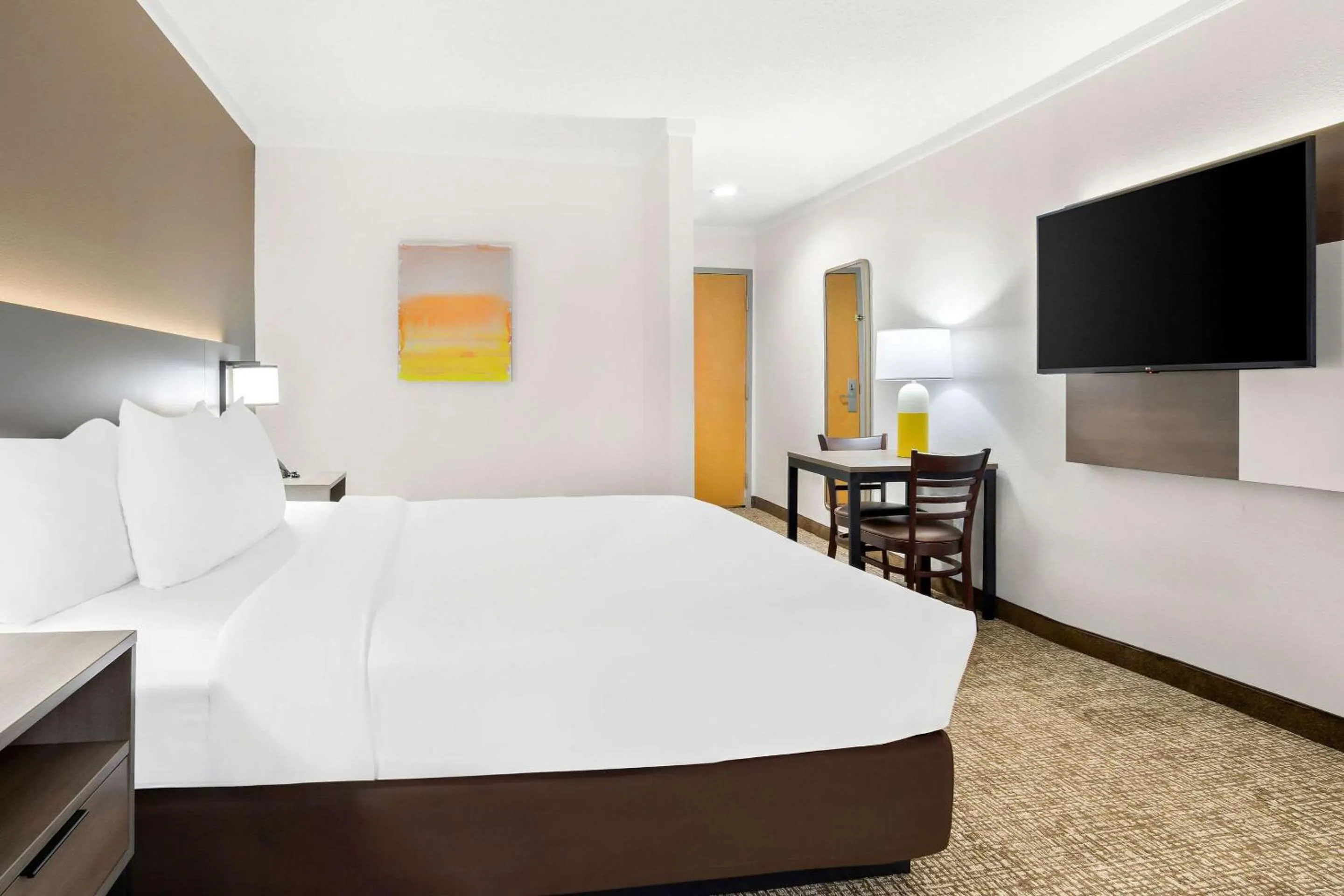 Bedroom, Bed in Comfort Inn Gold Coast