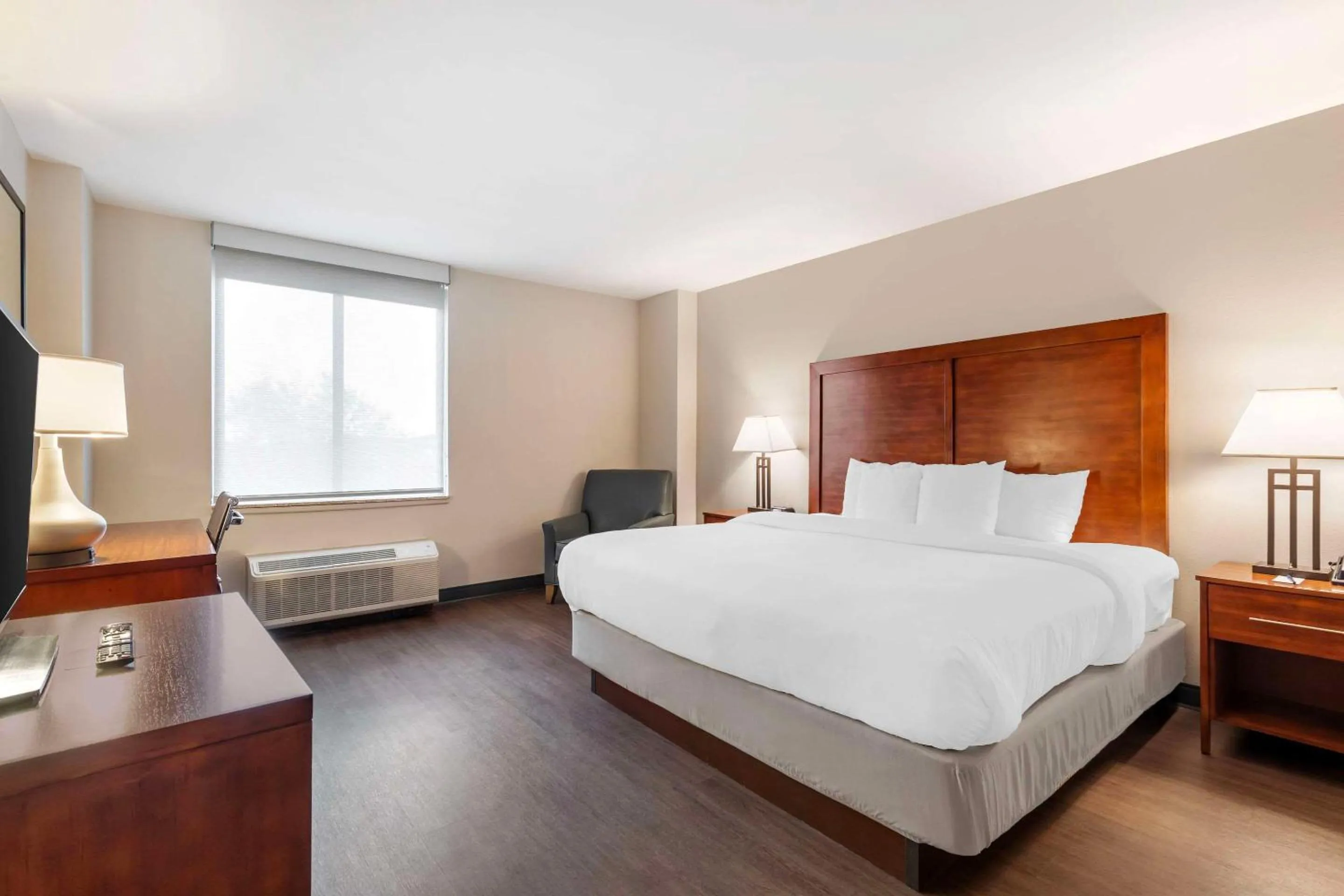 Bedroom, Bed in Comfort Inn Conference Center