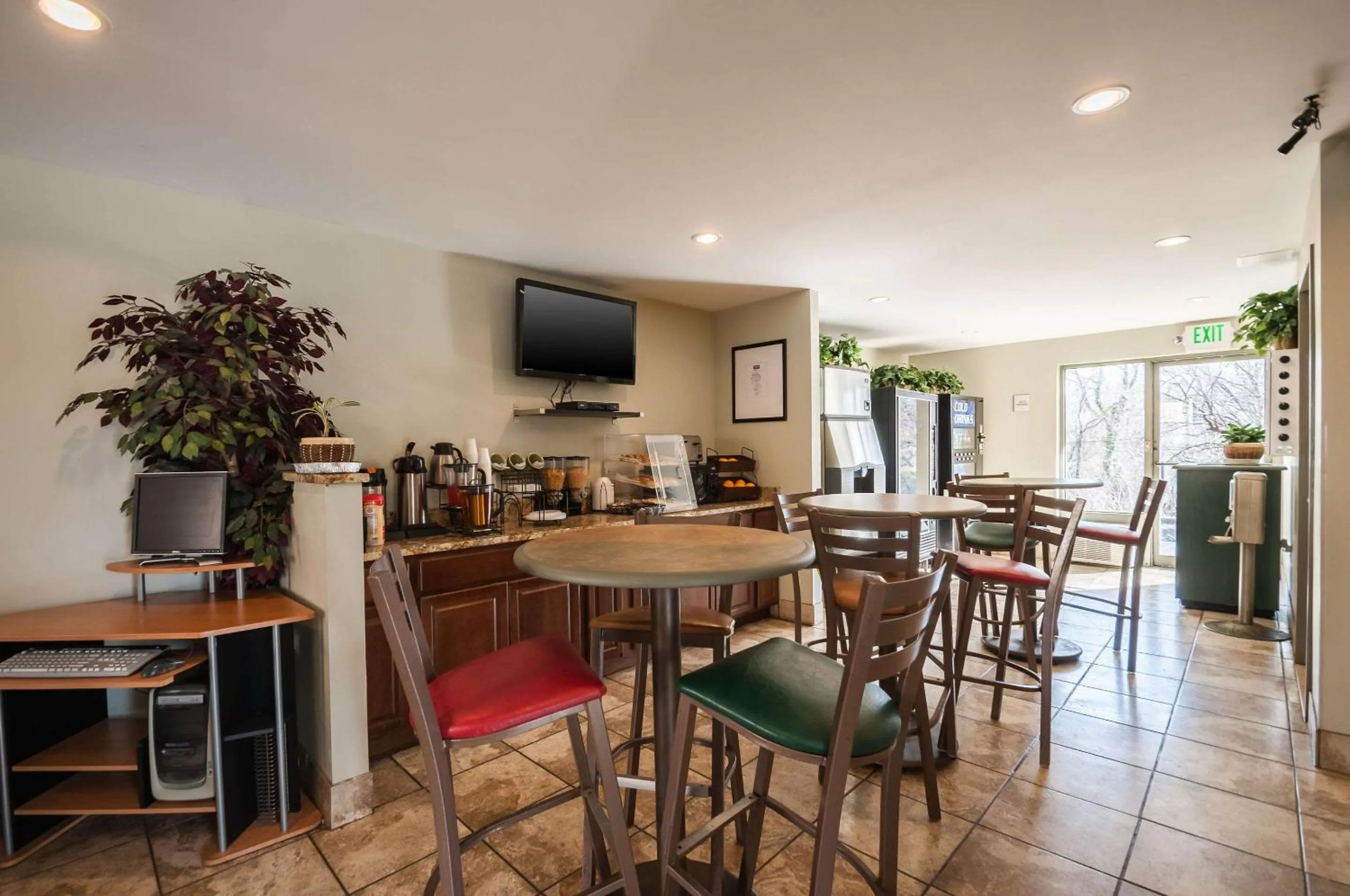 Restaurant/places to eat in Econo Lodge Elkridge near Arundel Mills