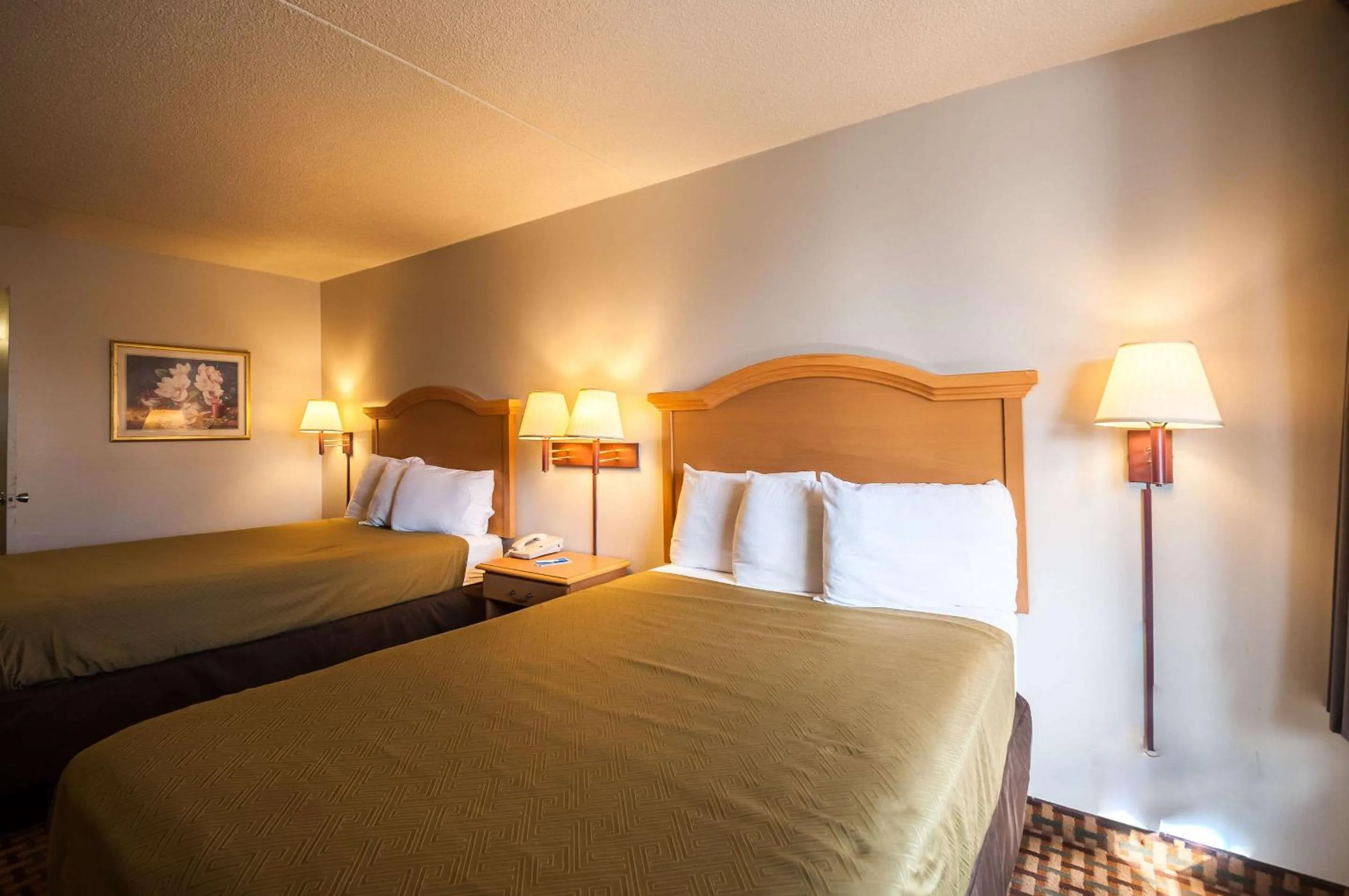 Photo of the whole room, Bed in Econo Lodge Elkridge near Arundel Mills