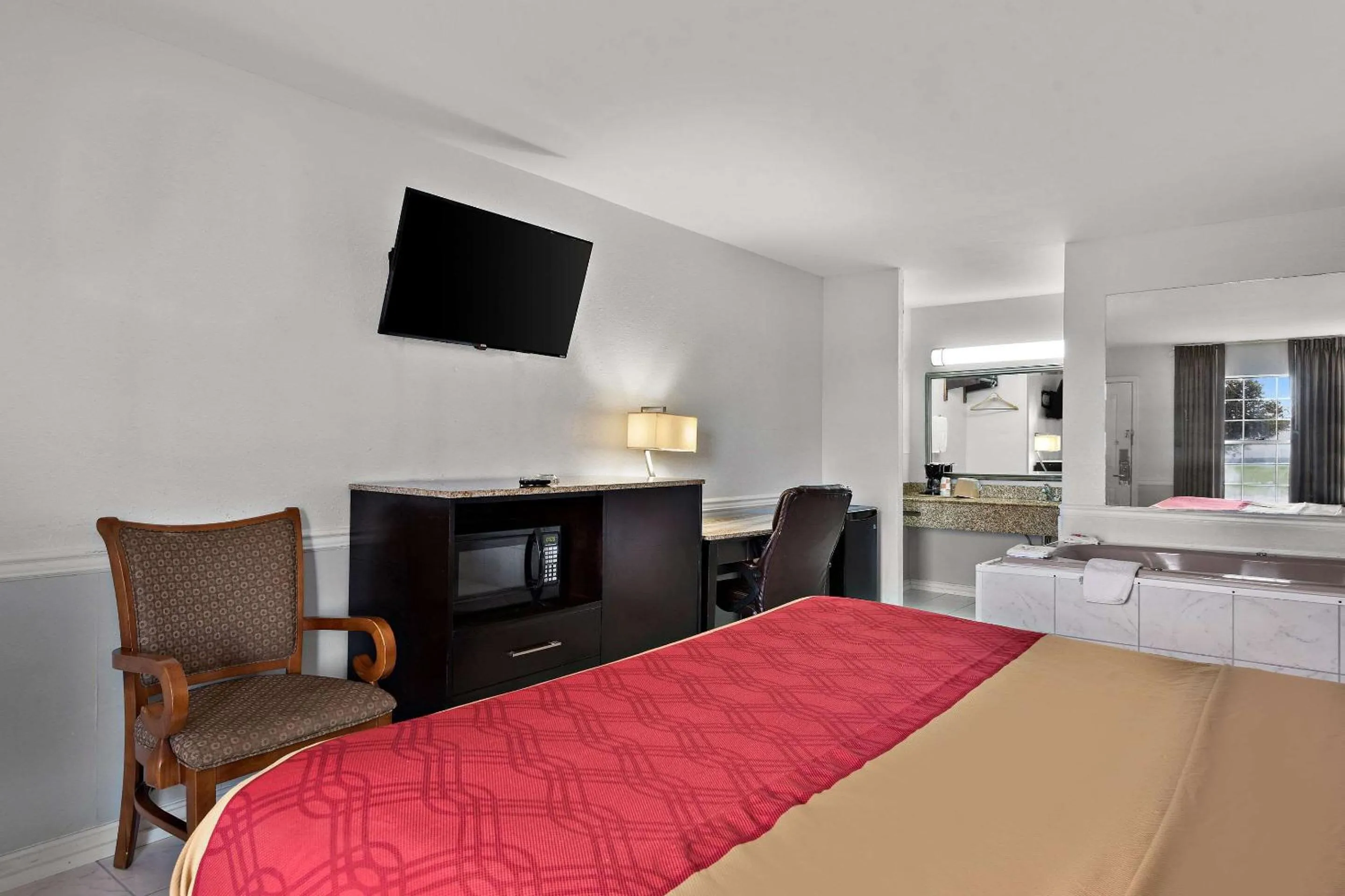 Bedroom, Bed in Econo Lodge Princess Anne