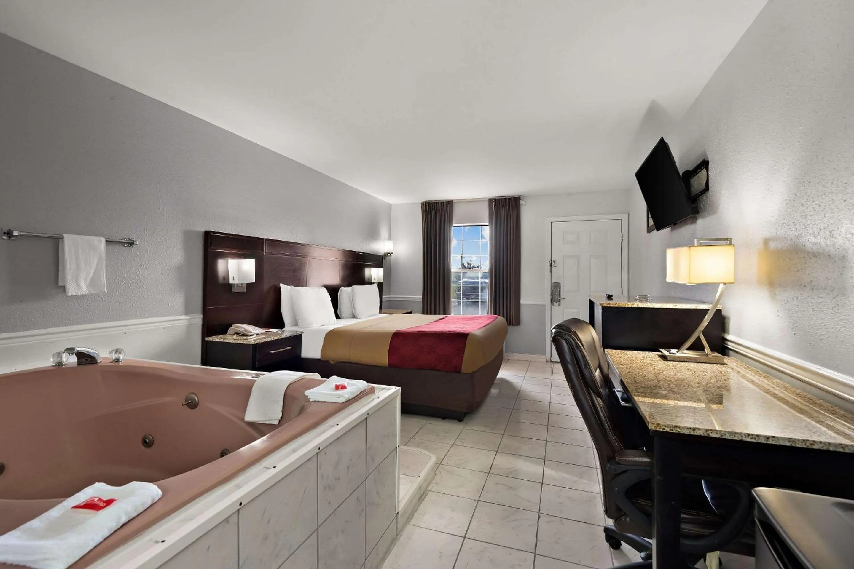 Bedroom, Bed in Econo Lodge Princess Anne