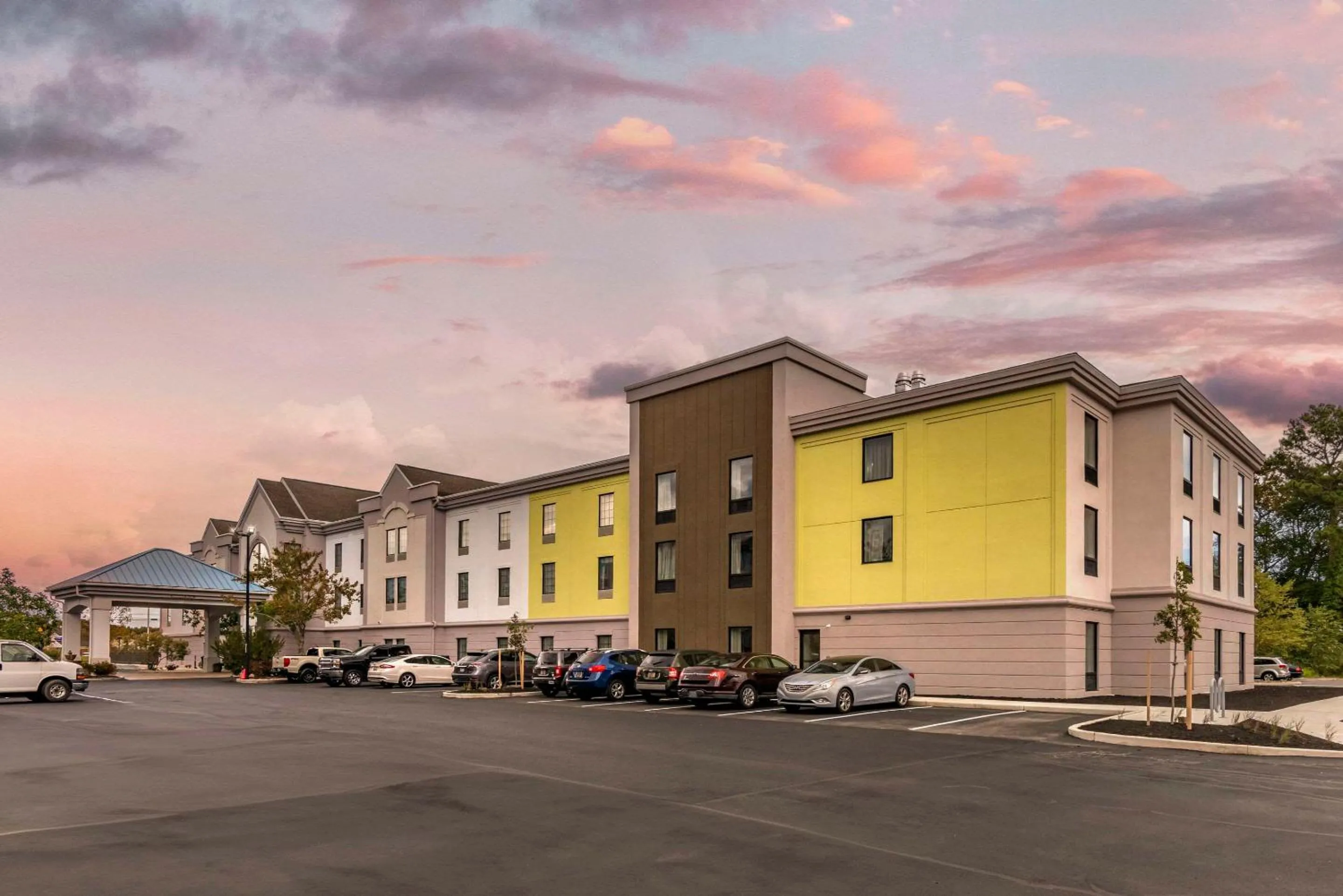 Property building in Comfort Suites Ocean City West