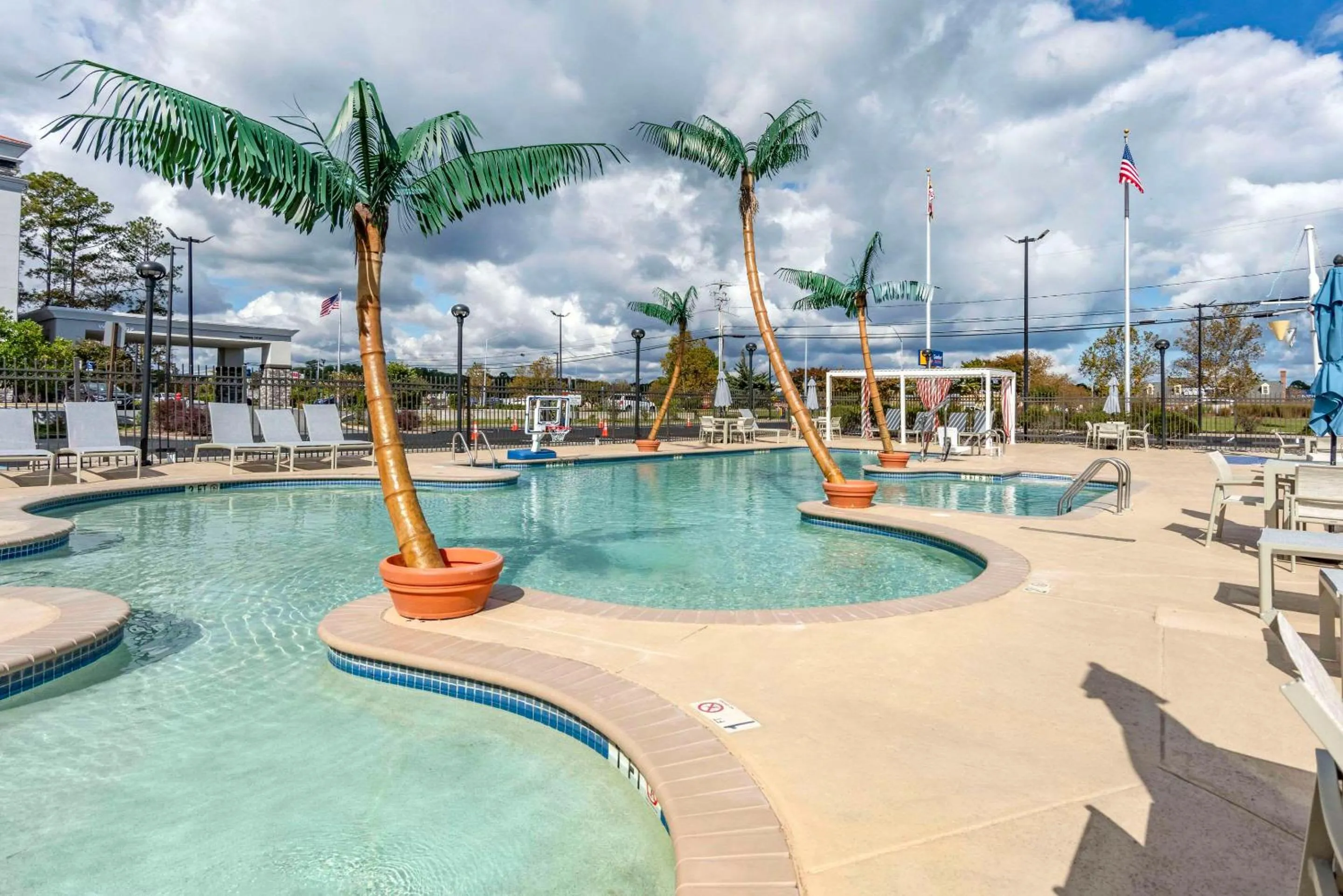 Swimming pool in Comfort Suites Ocean City West