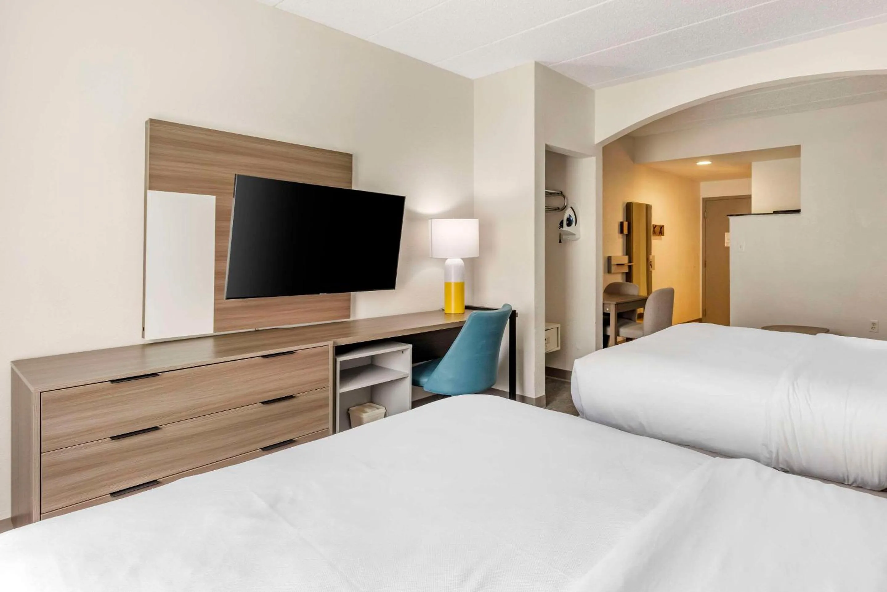 Bedroom, Bed in Comfort Suites Ocean City West