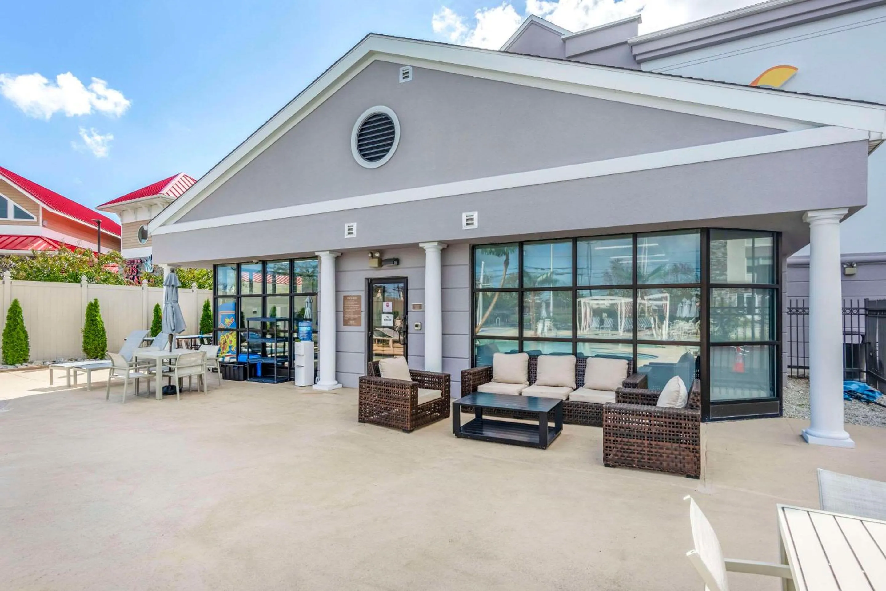 Swimming pool in Comfort Suites Ocean City West