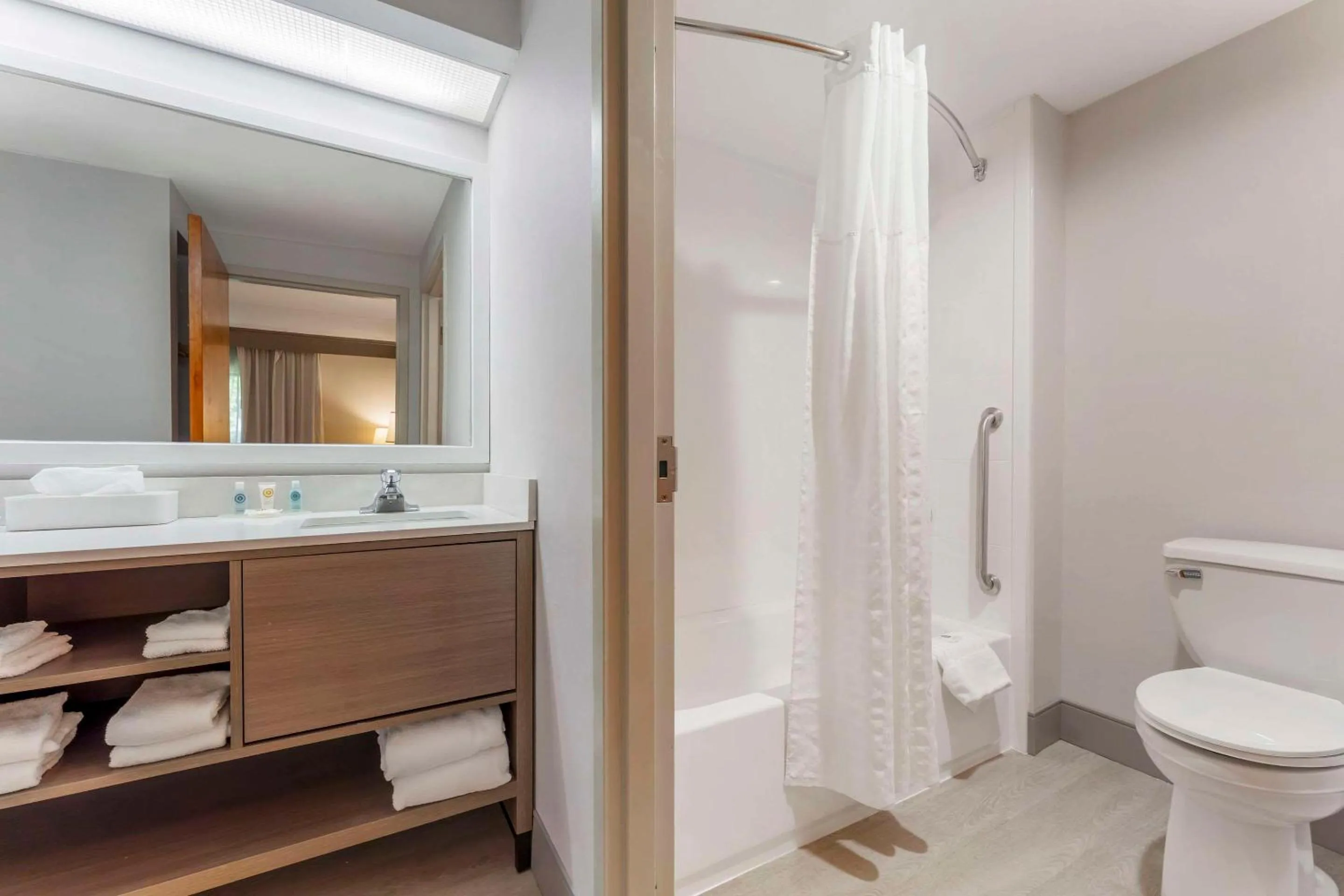 Bedroom in Comfort Inn & Suites LaVale - Cumberland