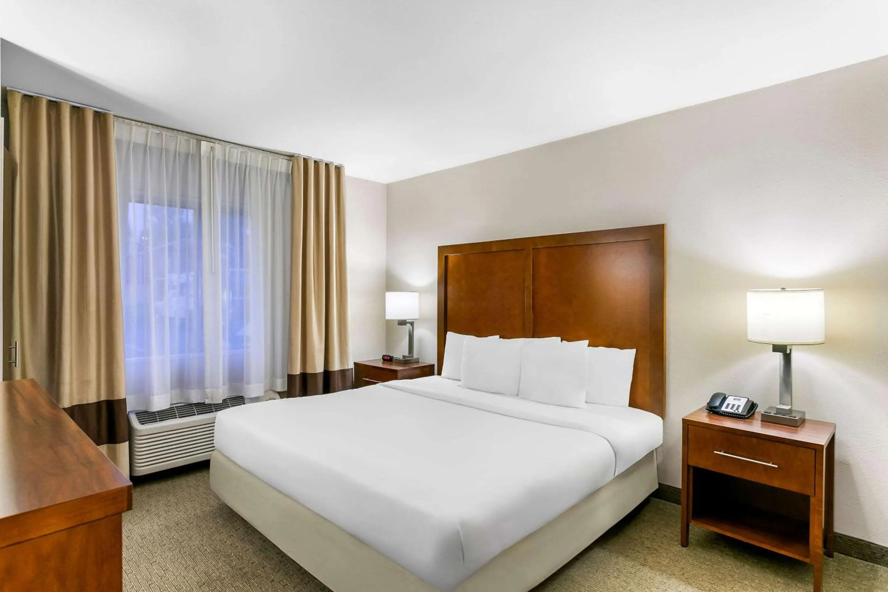 Bedroom, Bed in Comfort Inn Red Horse Frederick