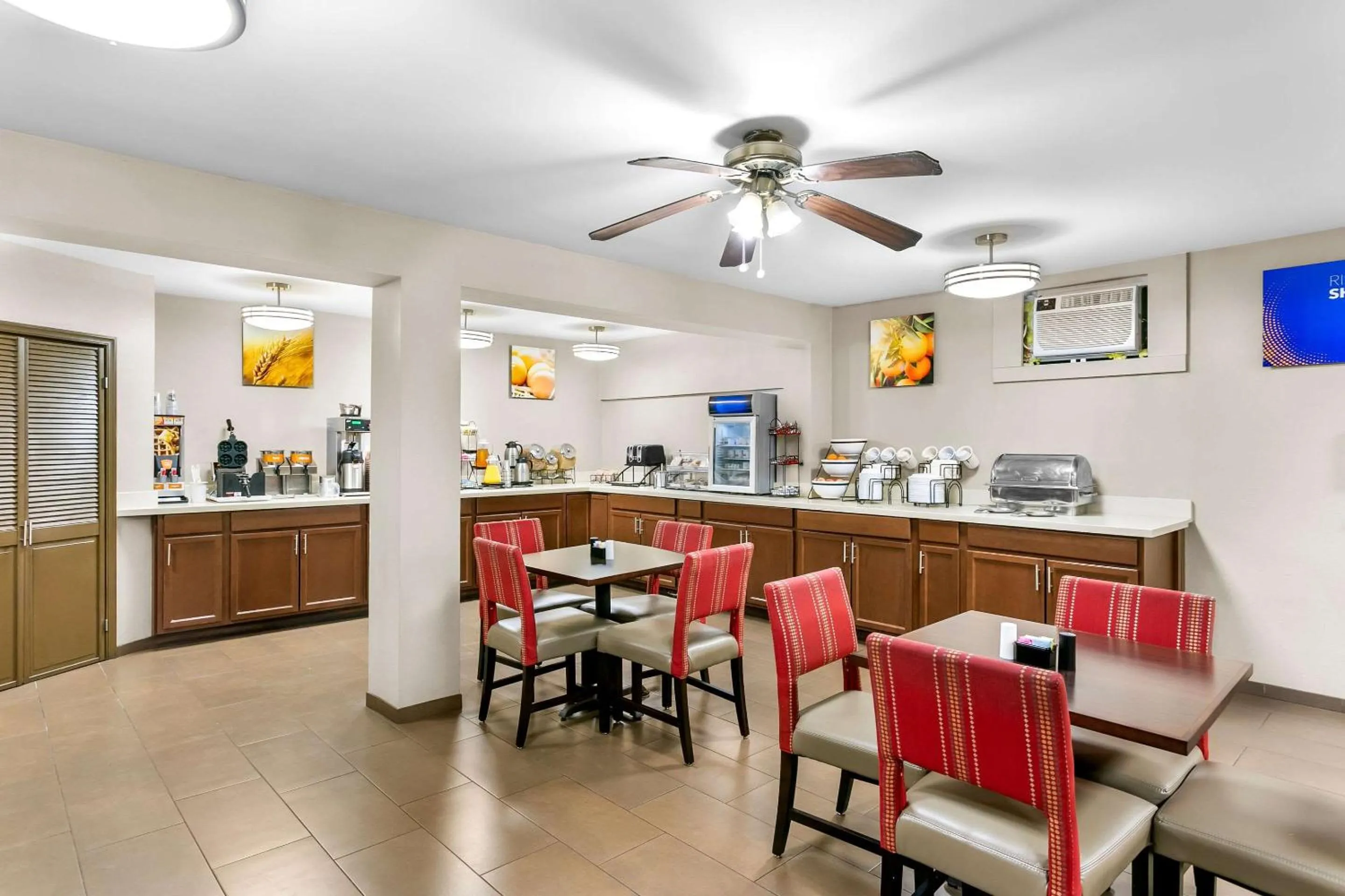 Breakfast in Comfort Inn Red Horse Frederick