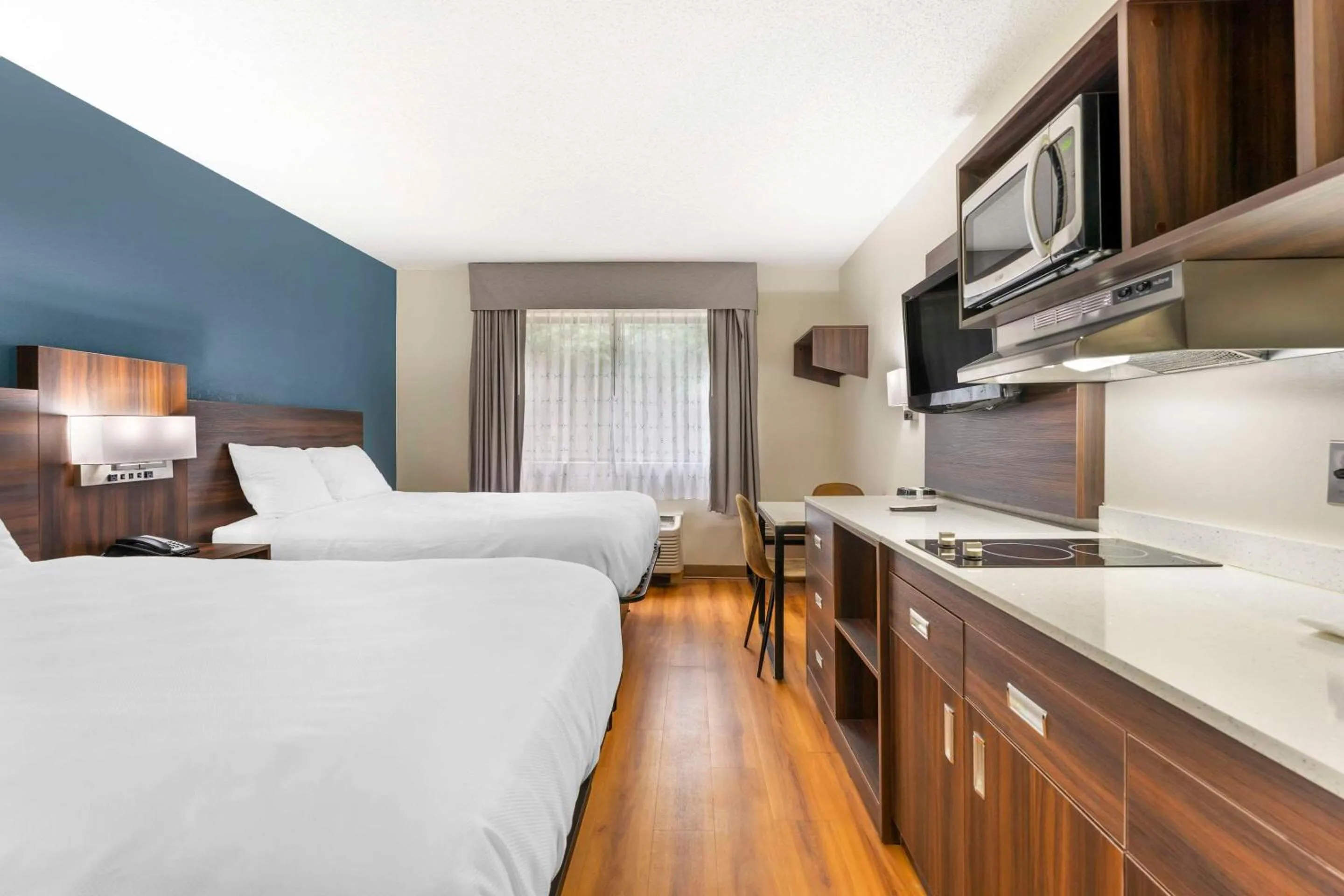 Bedroom, Bed in Suburban Studios LaVale - Cumberland