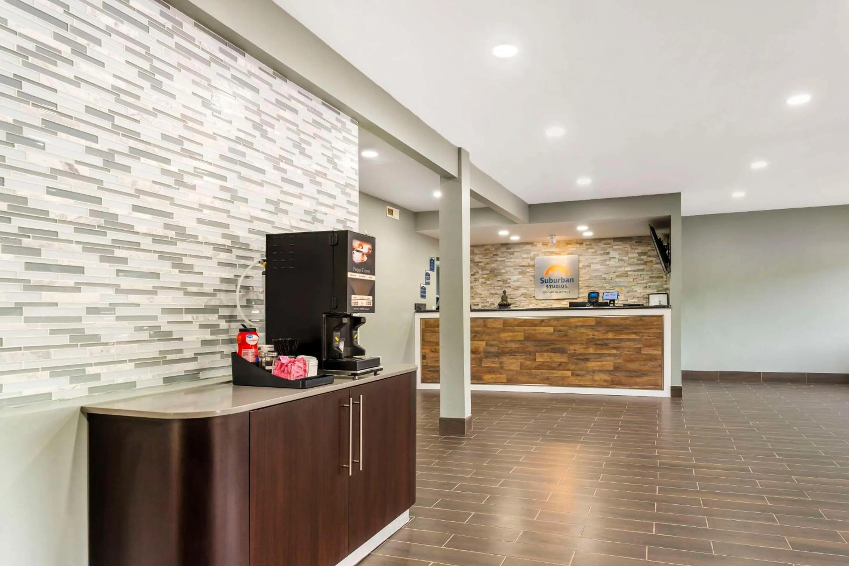 Lobby or reception in Suburban Studios LaVale - Cumberland