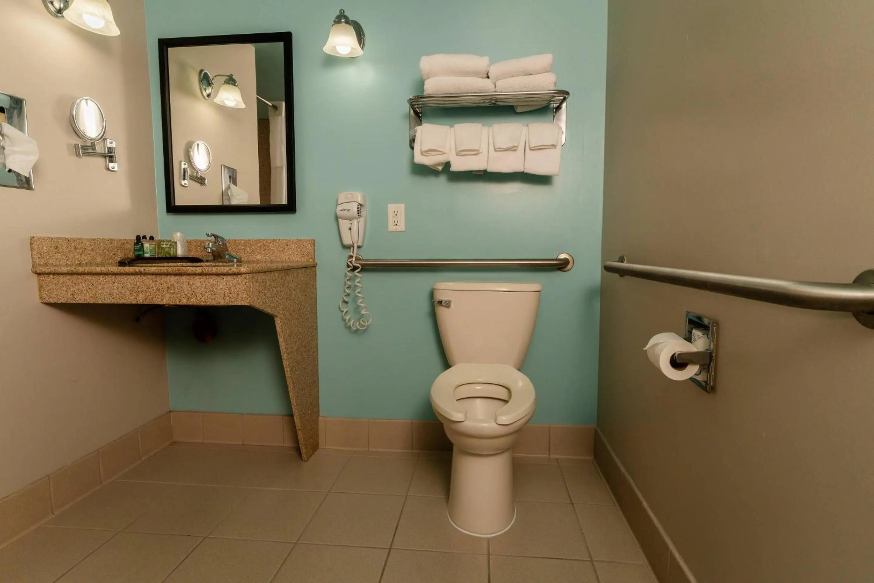 Bedroom in Gateway Hotel & Suites, an Ascend Collection Hotel