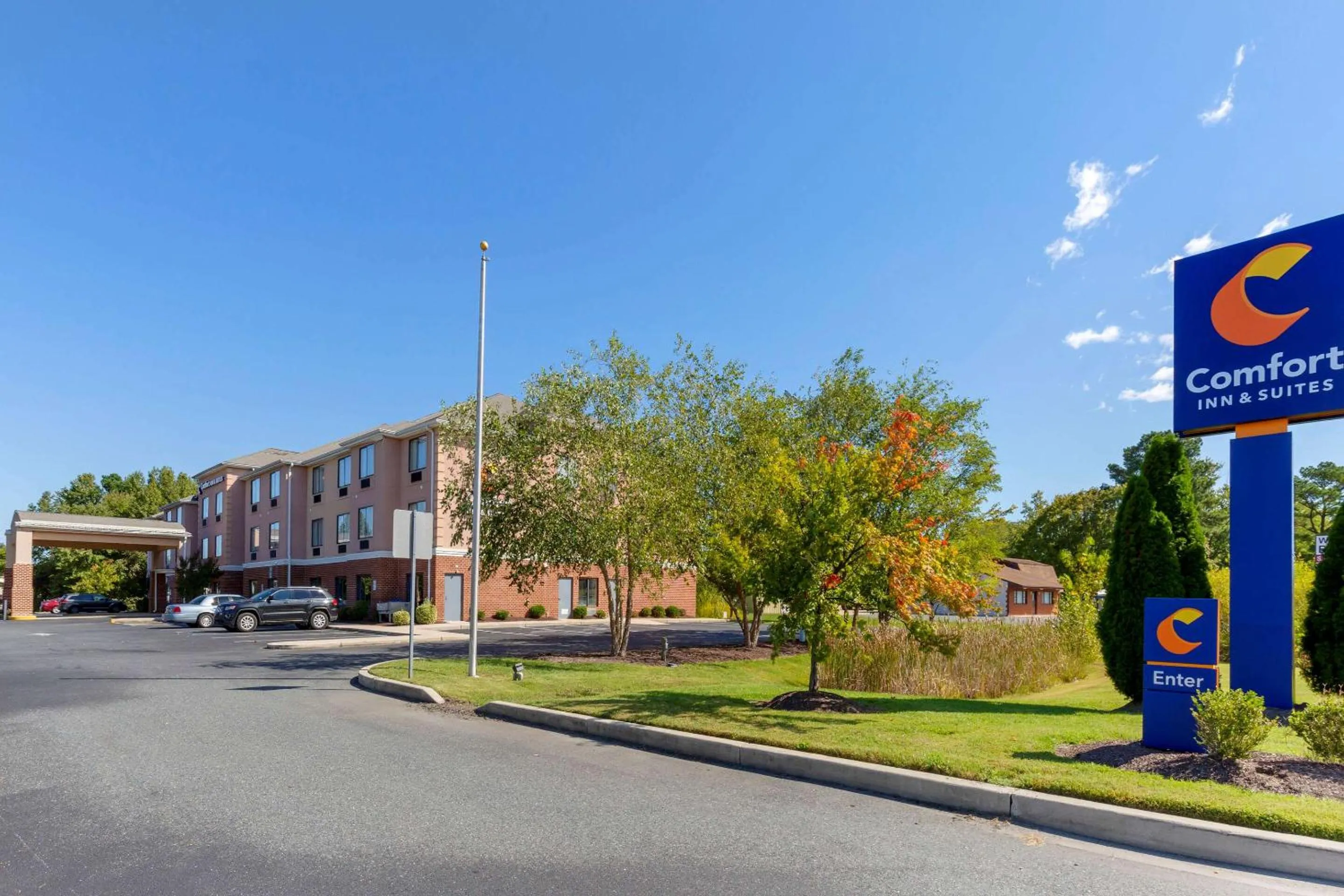 Property building in Comfort Inn & Suites Cambridge