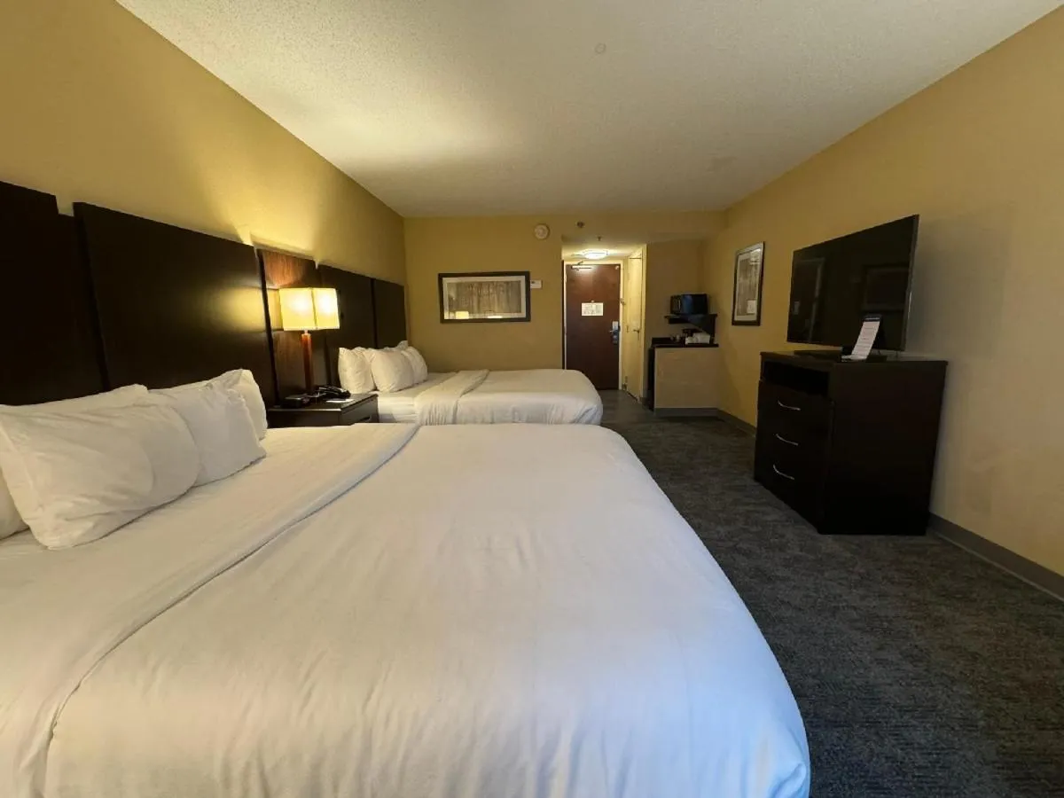 Bed in Comfort Inn & Suites Lexington Park near Pax River