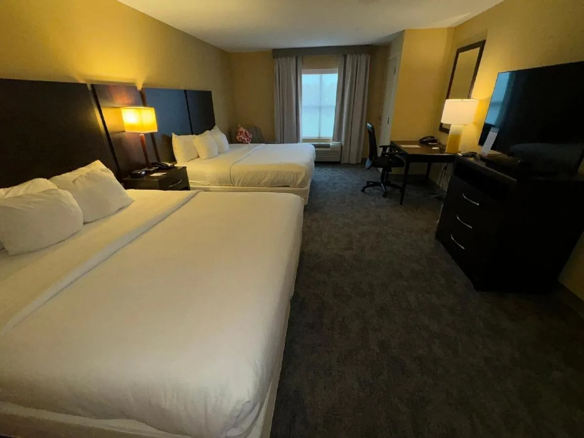 Bed in Comfort Inn & Suites Lexington Park near Pax River