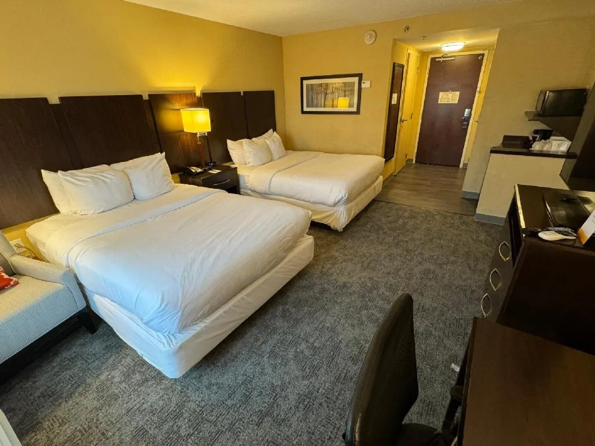Bed in Comfort Inn & Suites Lexington Park near Pax River