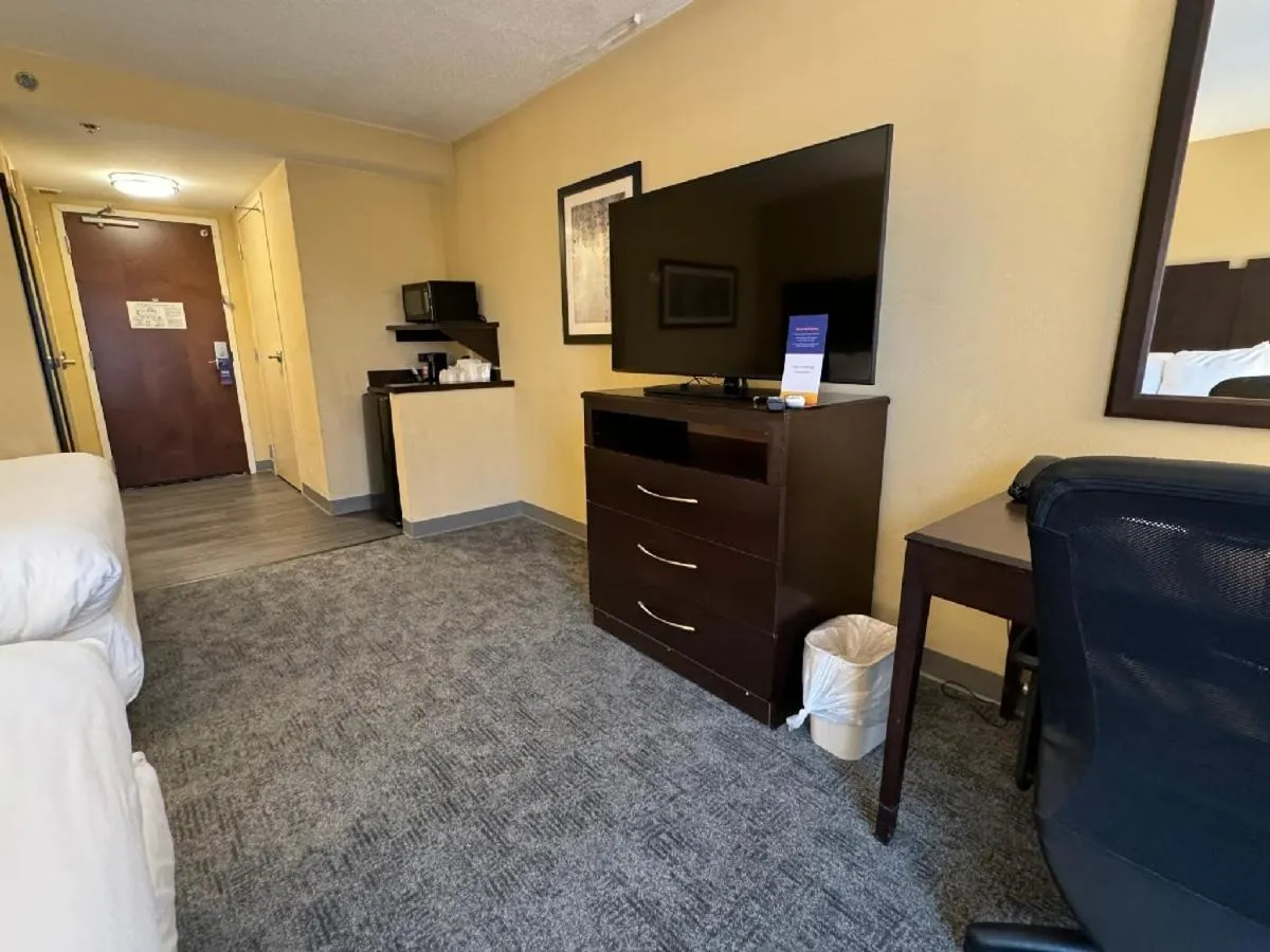 Living room in Comfort Inn & Suites Lexington Park near Pax River