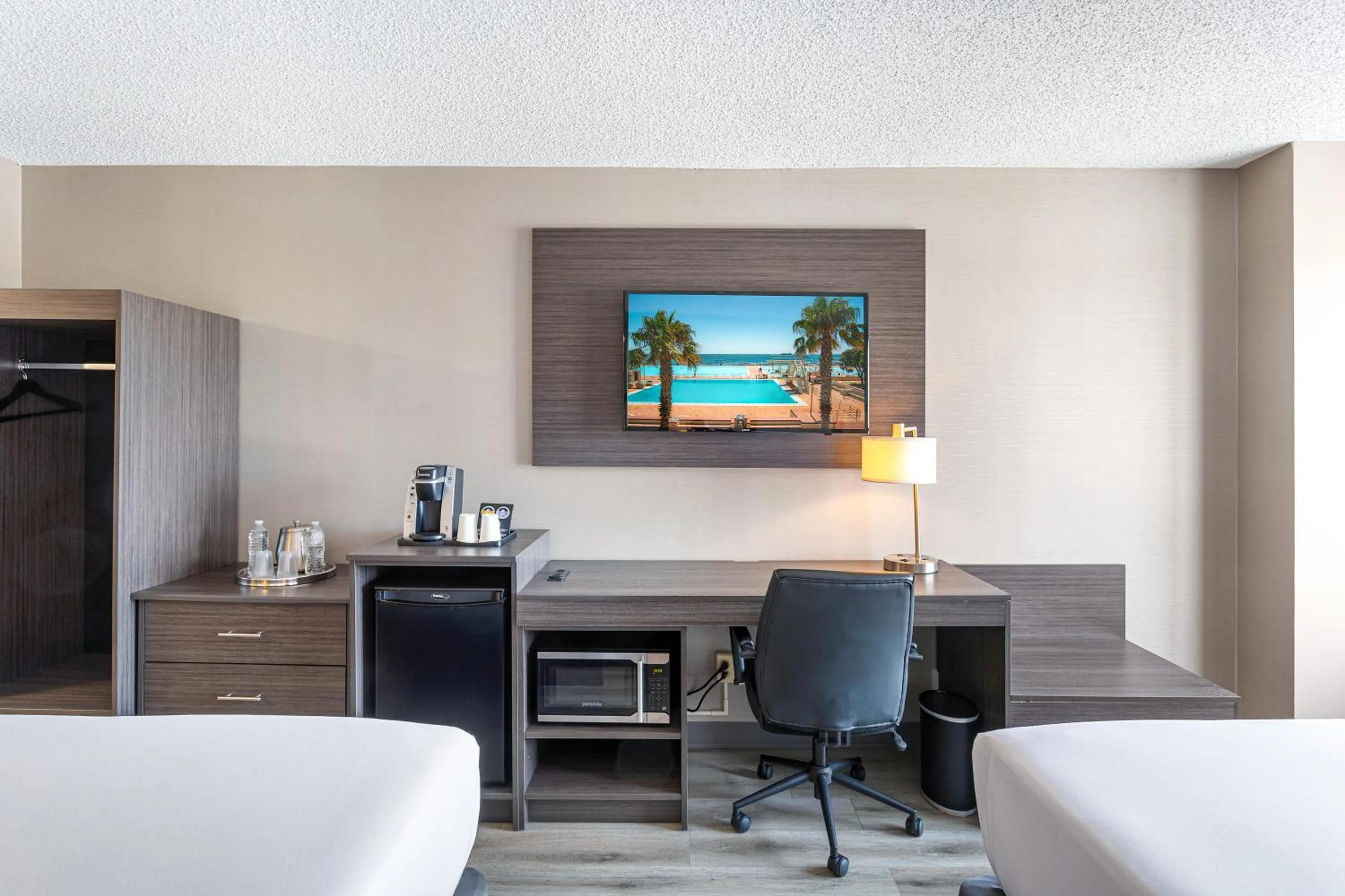 Bedroom in Harborside Hotel