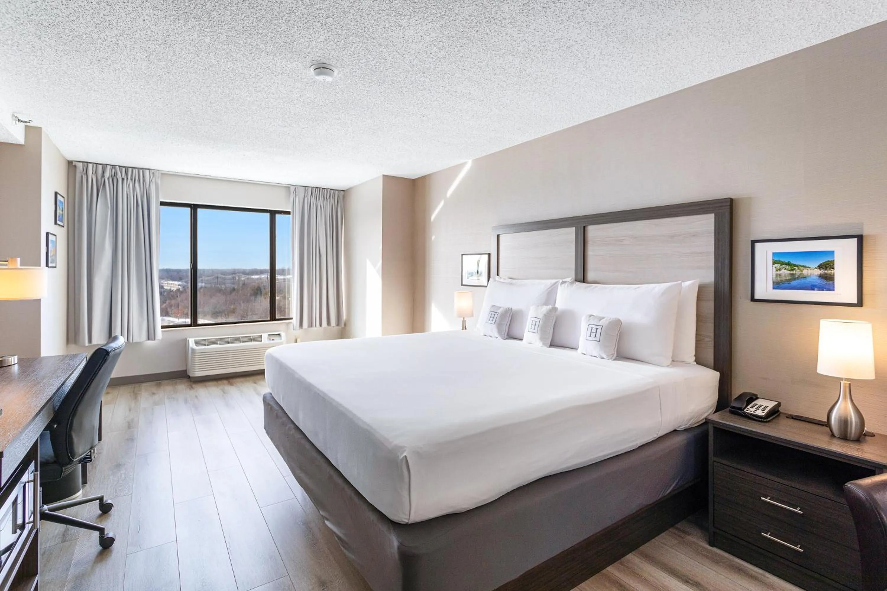 Bedroom in Harborside Hotel