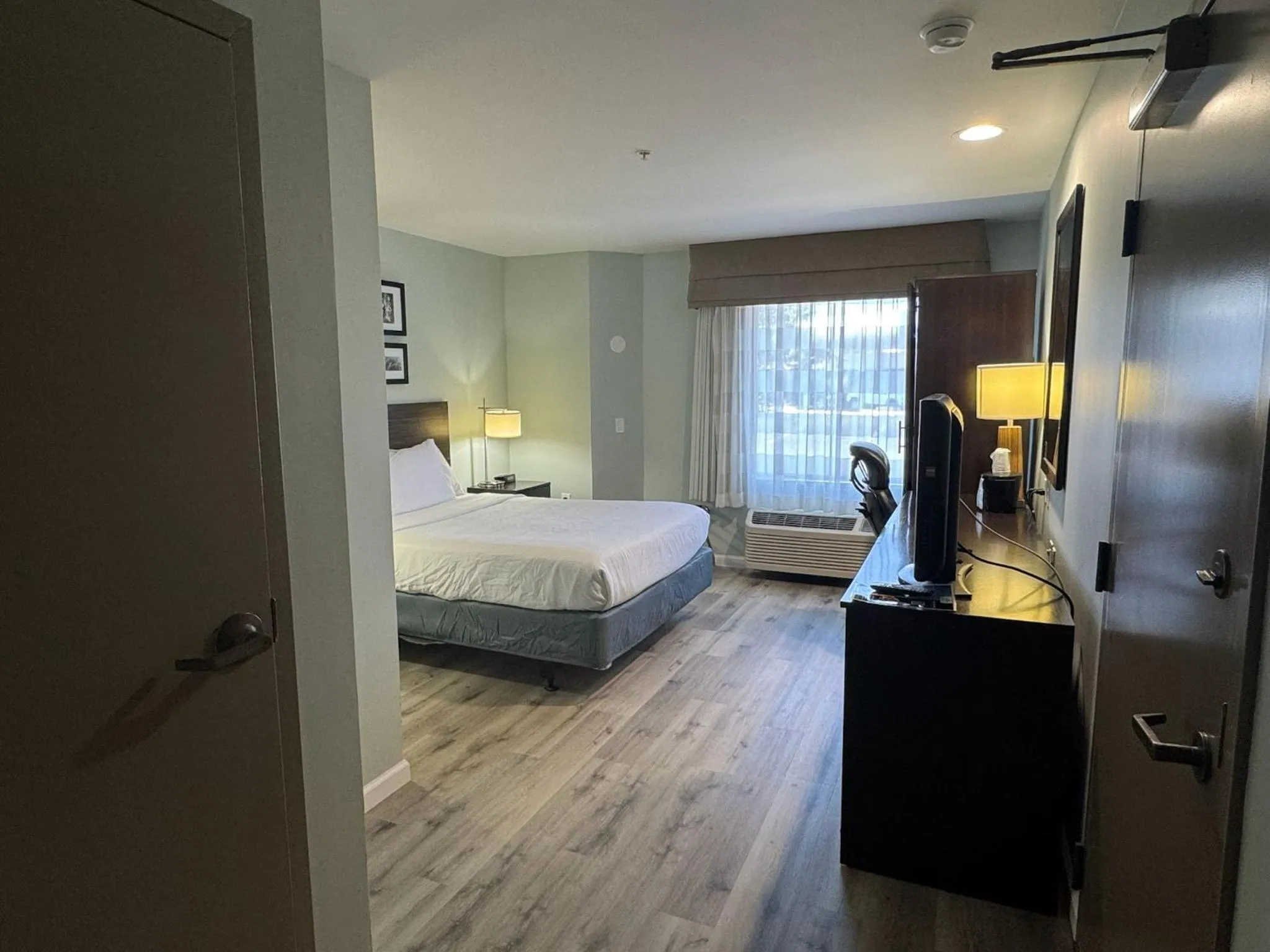 Photo of the whole room, Bed in Wingate by Wyndham Bel Air I-95 Exit 77A - APG Area