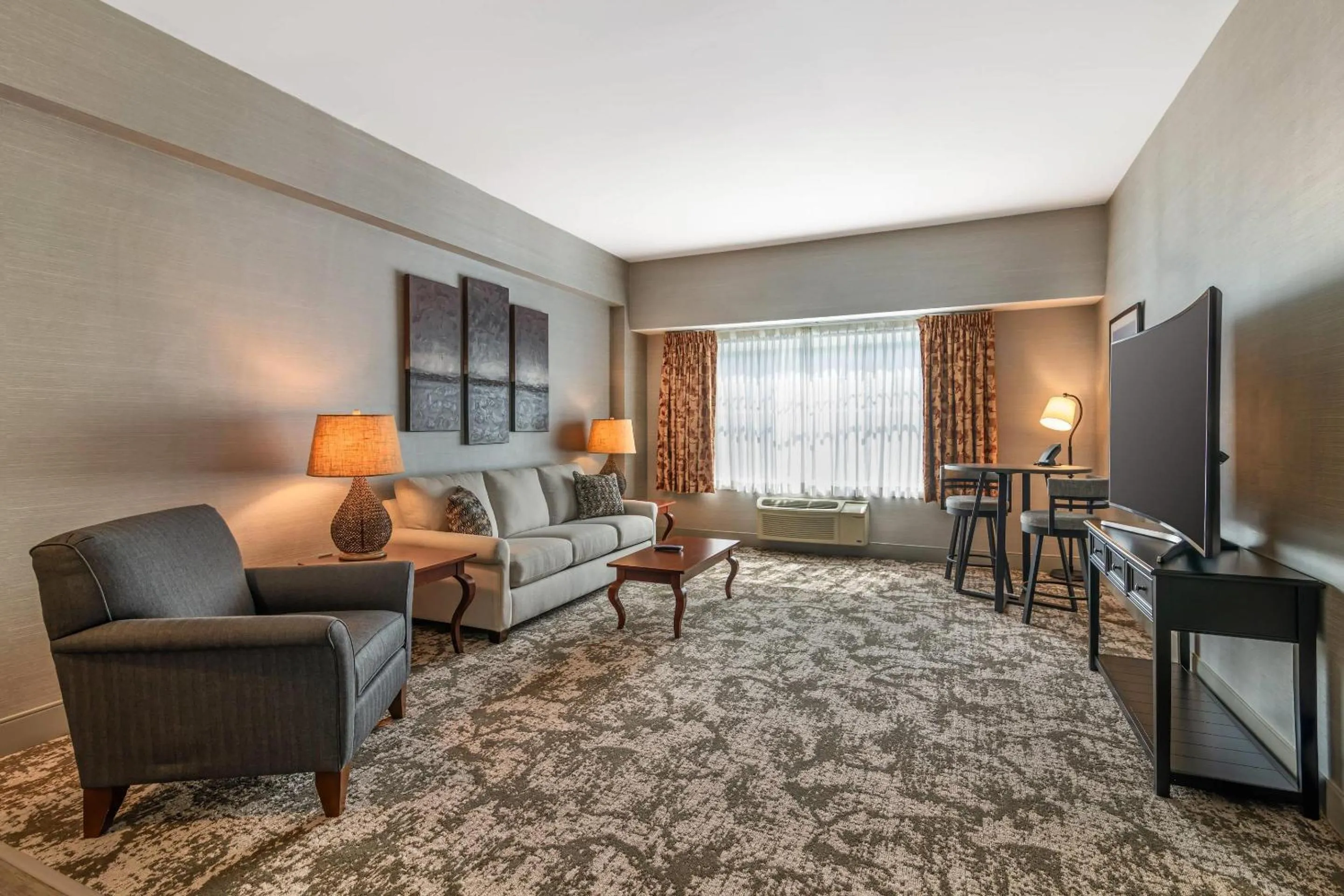 Bedroom in Maine Evergreen Hotel, an Ascend Collection Hotel