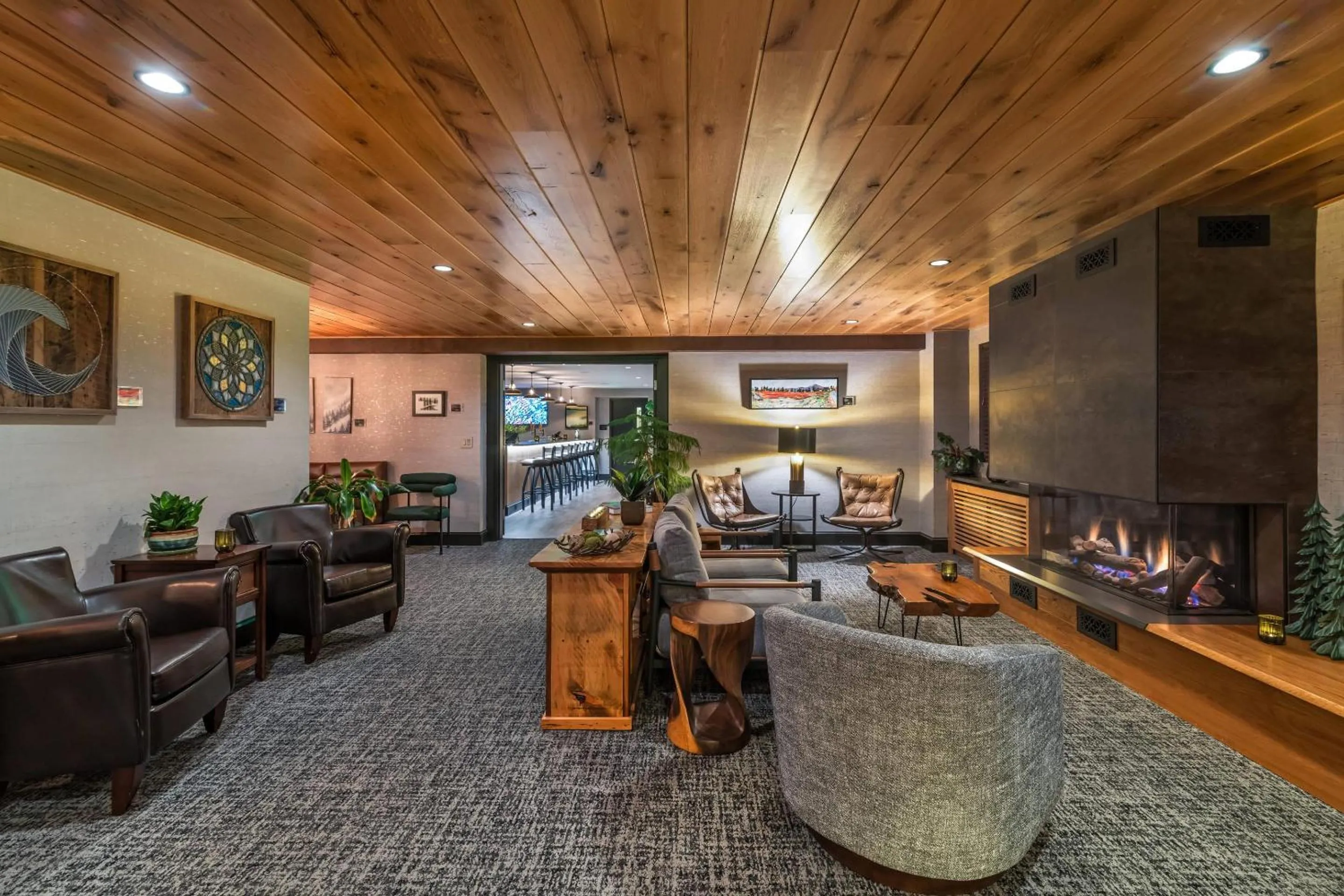 Lounge or bar in Maine Evergreen Hotel, an Ascend Collection Hotel