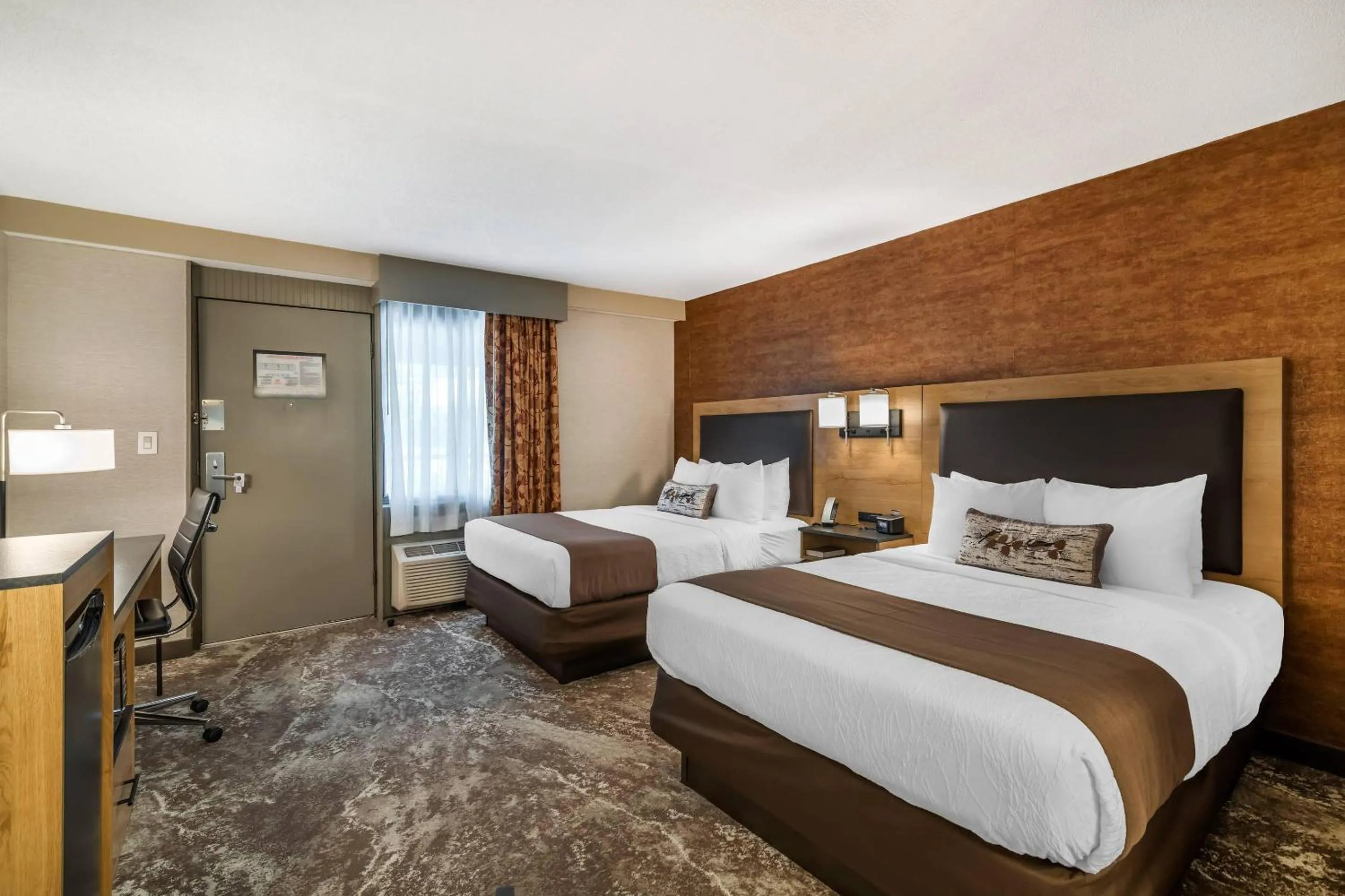 Bedroom, Bed in Maine Evergreen Hotel, an Ascend Collection Hotel