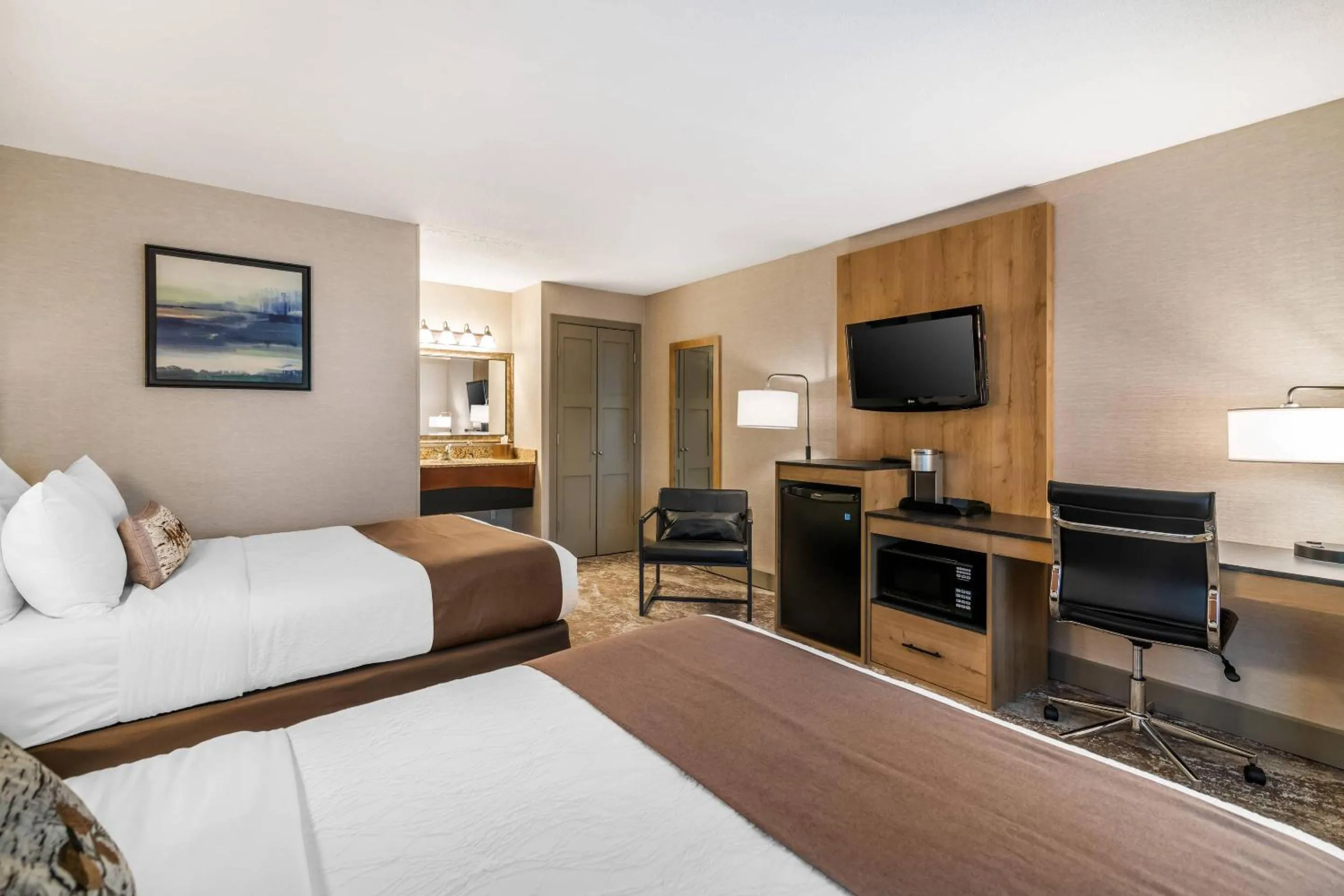 Bedroom, Bed in Maine Evergreen Hotel, an Ascend Collection Hotel