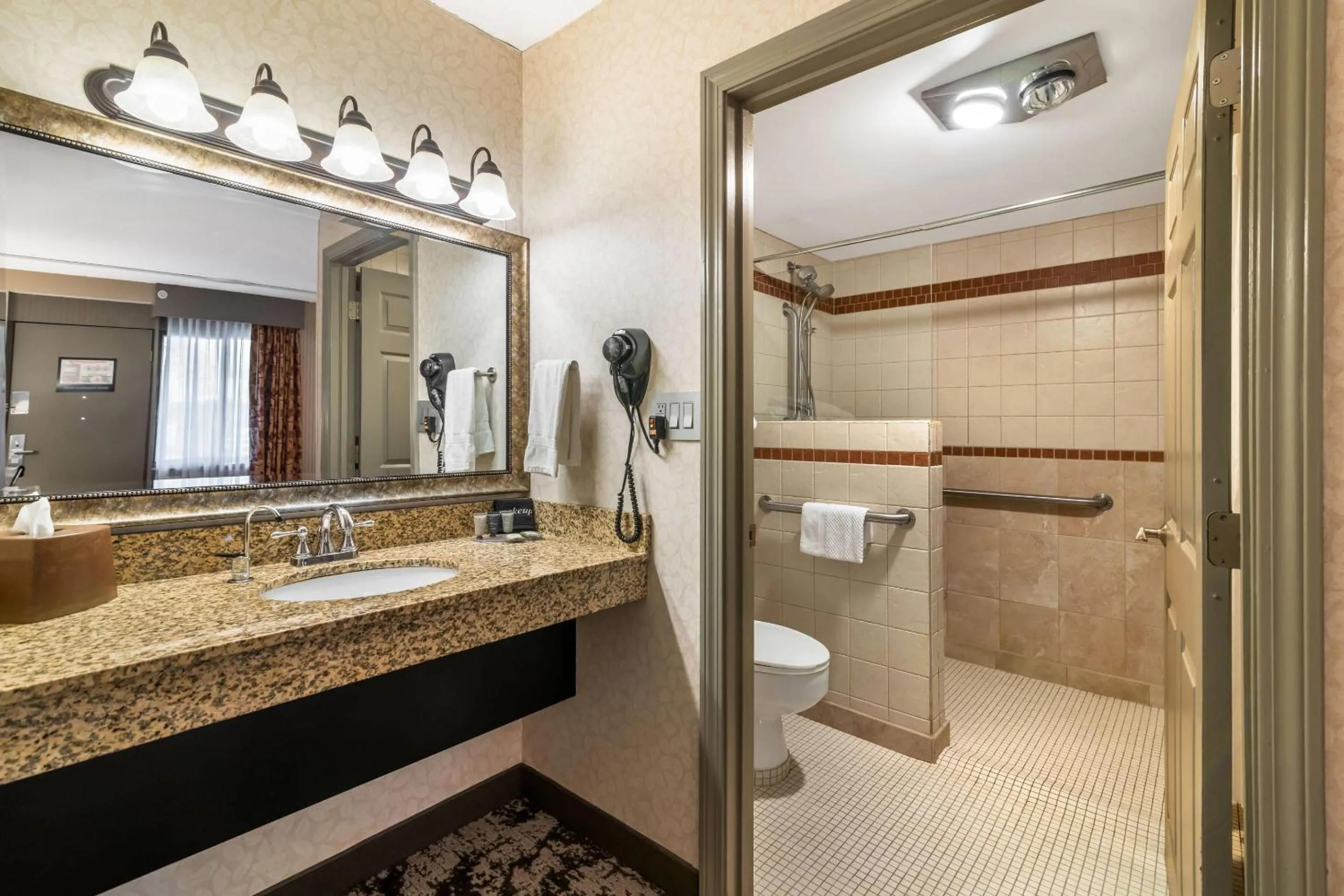 Bedroom in Maine Evergreen Hotel, an Ascend Collection Hotel