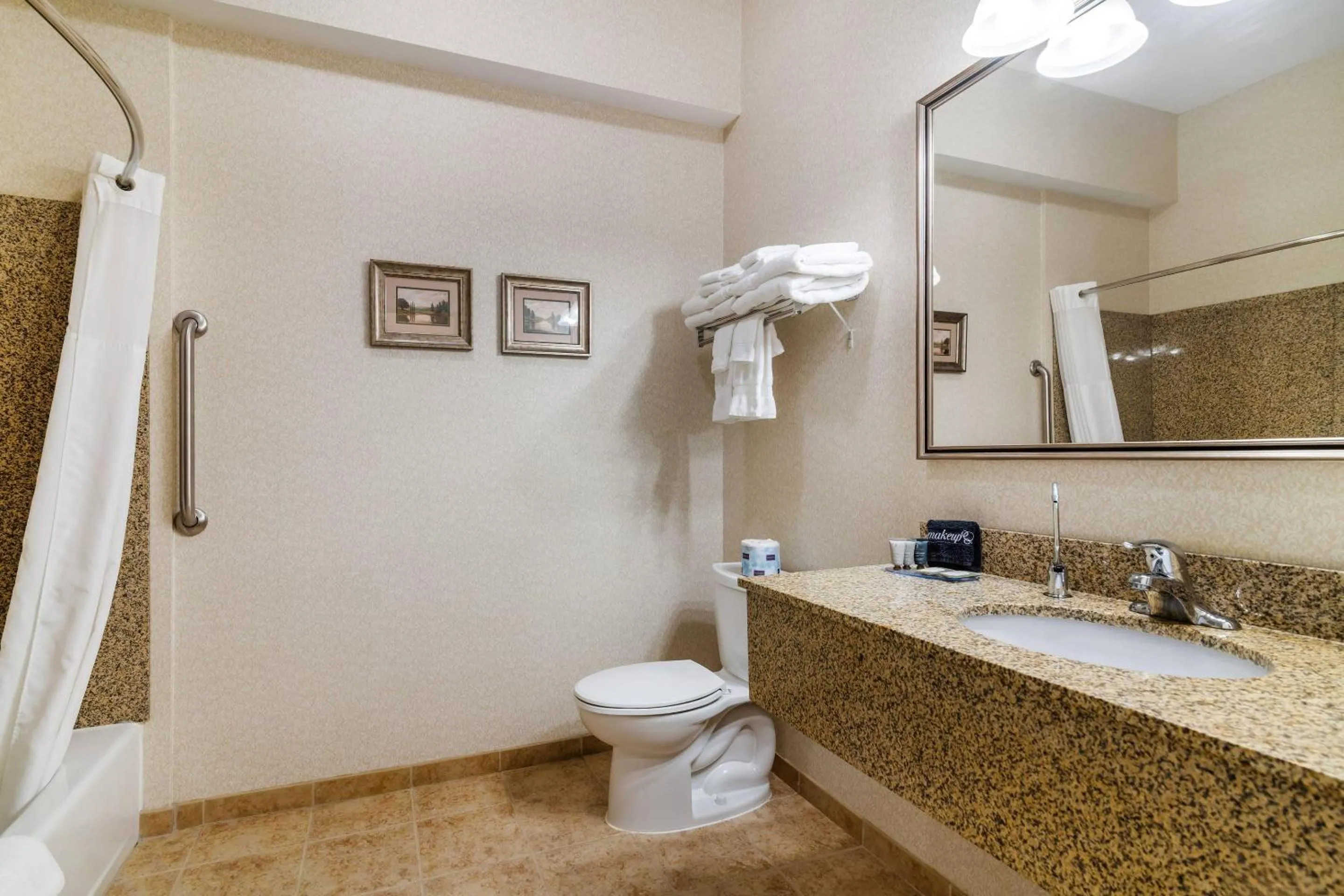 Bedroom in Maine Evergreen Hotel, an Ascend Collection Hotel
