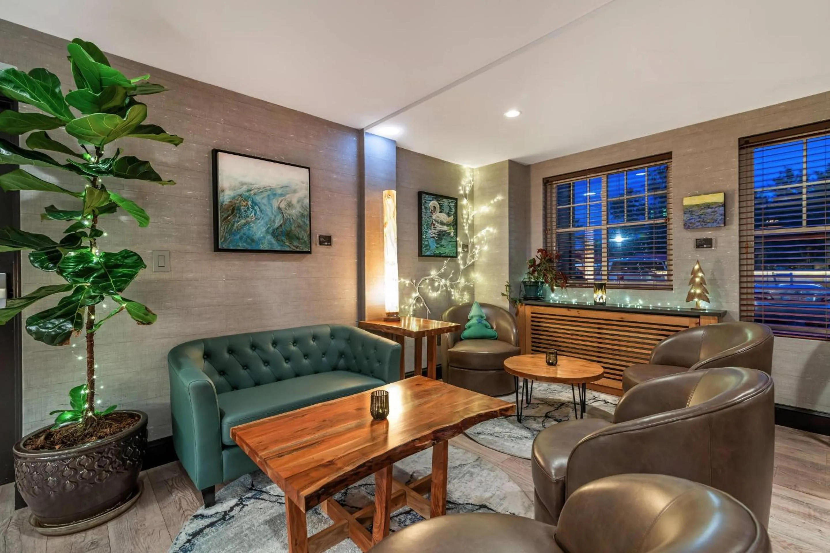 Lounge or bar in Maine Evergreen Hotel, an Ascend Collection Hotel