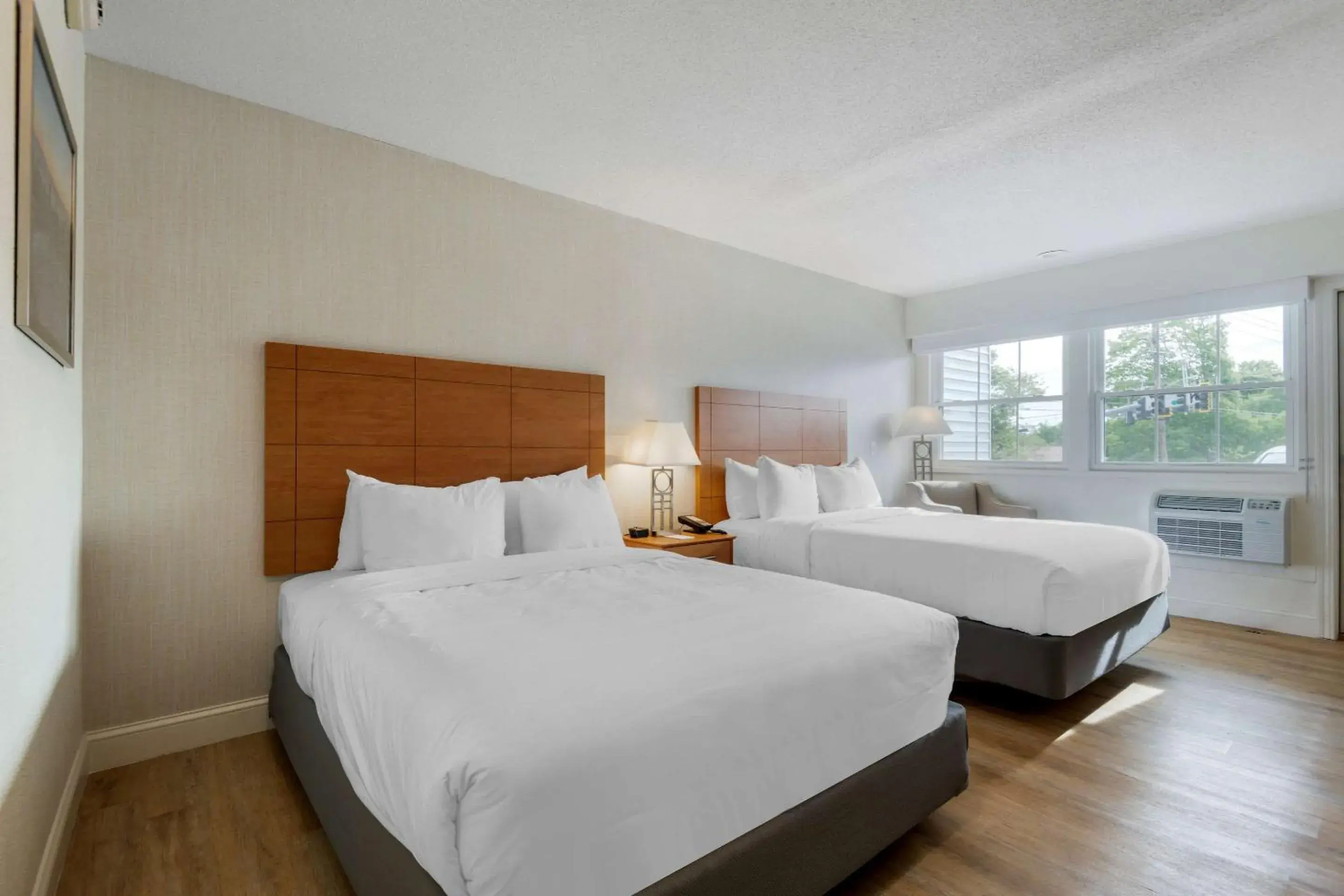 Two Queen Room w /Balcony (No Pets) in Seasider Motel Two Queen Room w /Balcony (No Pets) in Seasider Motel