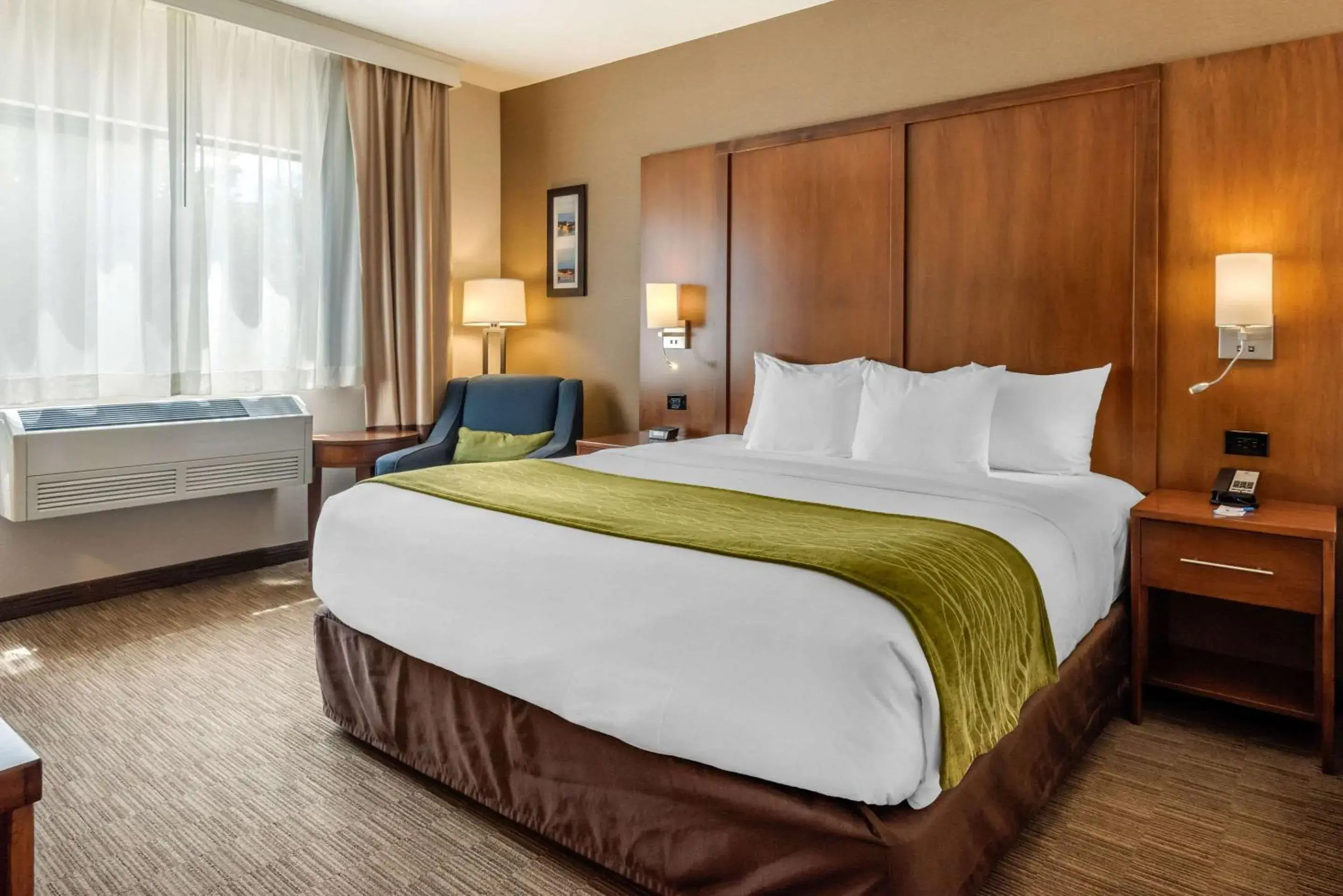 King Room - Disability Access/Non-Smoking in Comfort Inn Ellsworth - Bar Harbor King Room - Disability Access/Non-Smoking in Comfort Inn Ellsworth - Bar Harbor