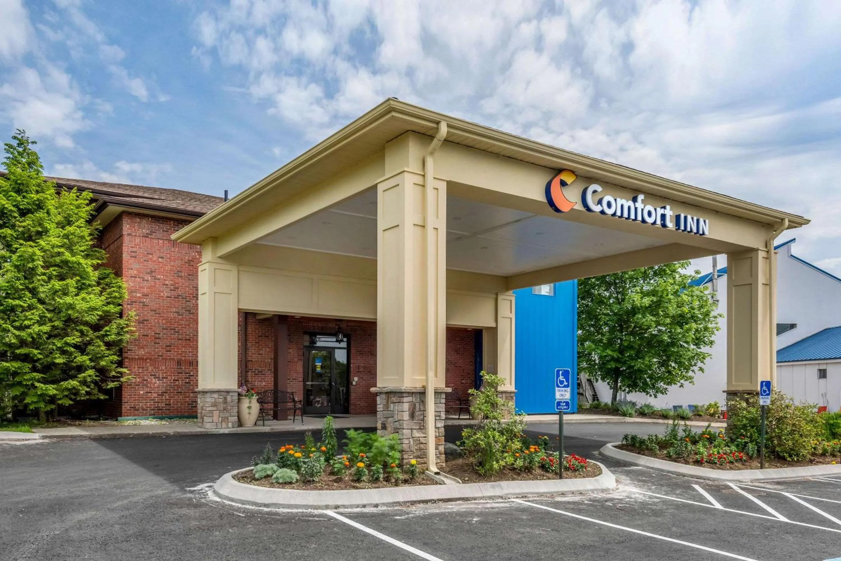 Property building in Comfort Inn Ellsworth - Bar Harbor