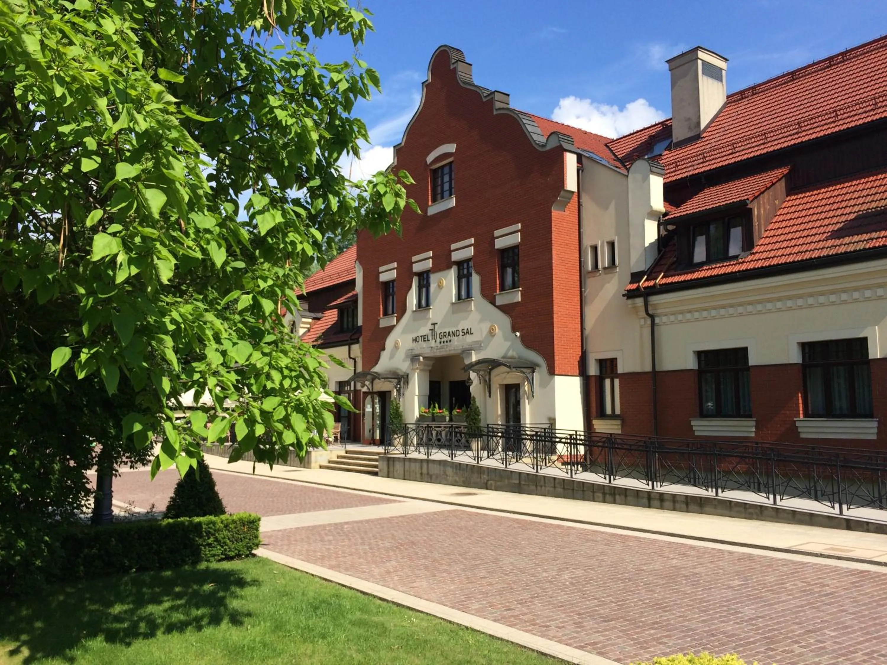 Property building in Grand Sal