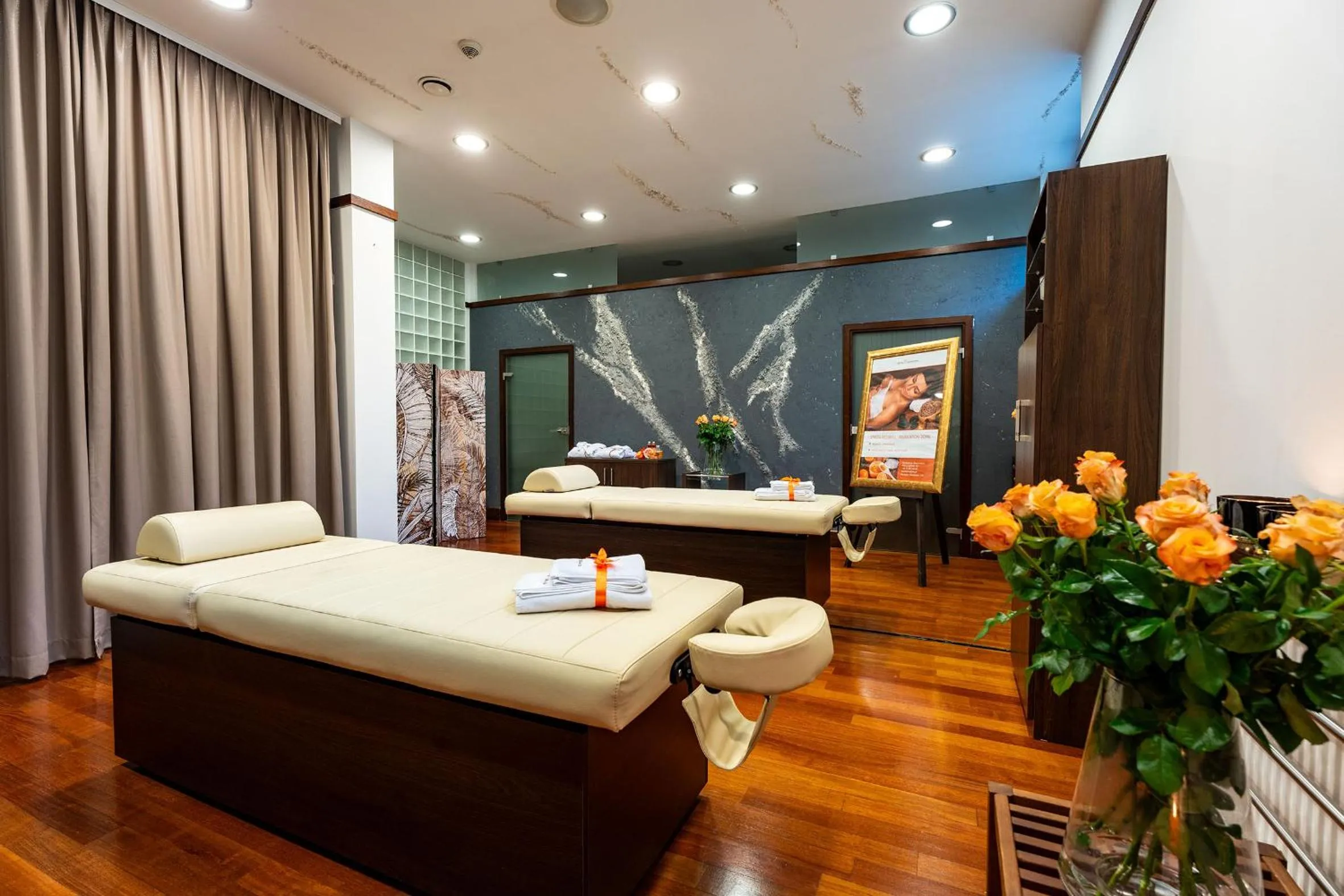 Massage, Bed in Grand Sal