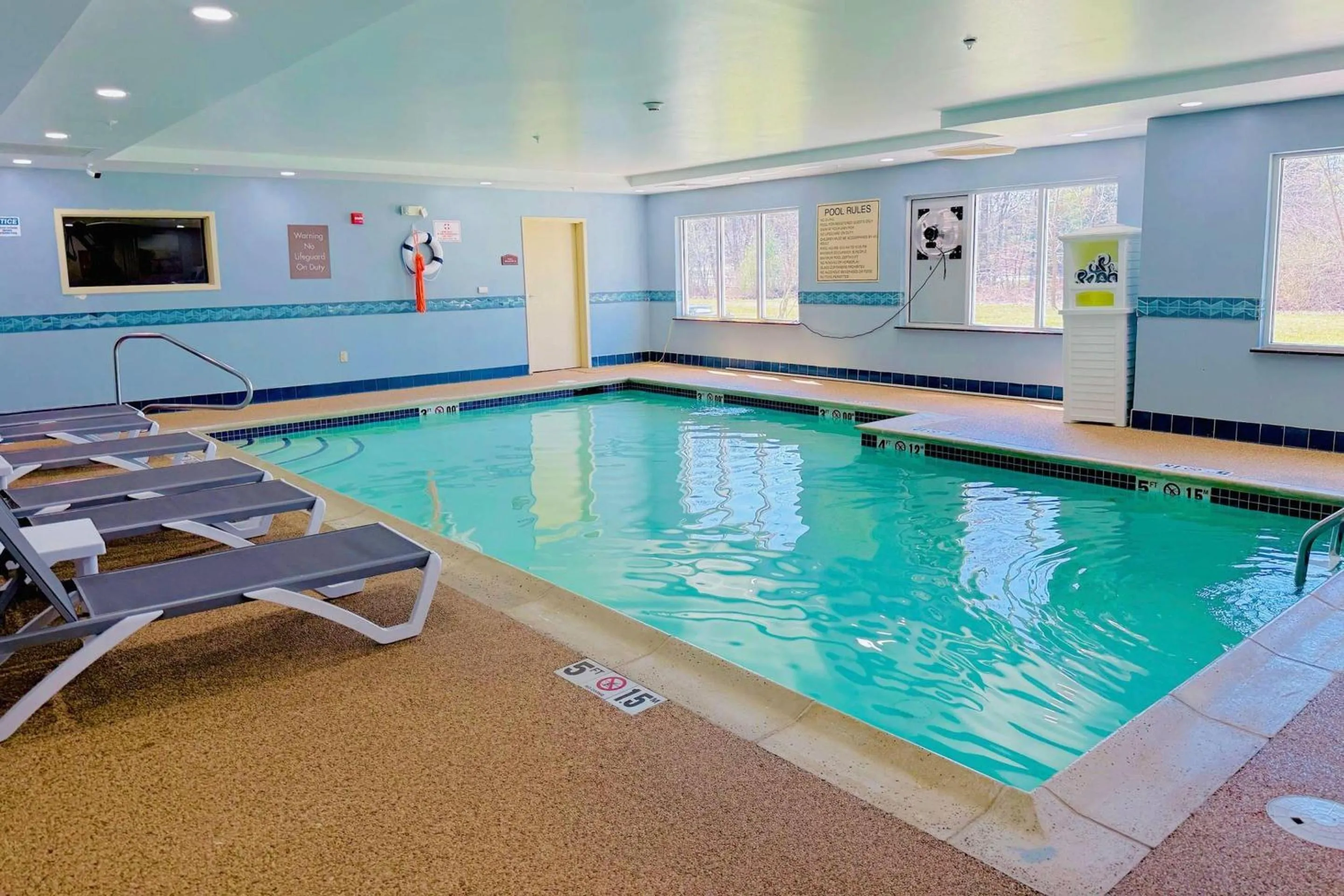 Swimming pool in Comfort Inn & Suites Scarborough-Portland