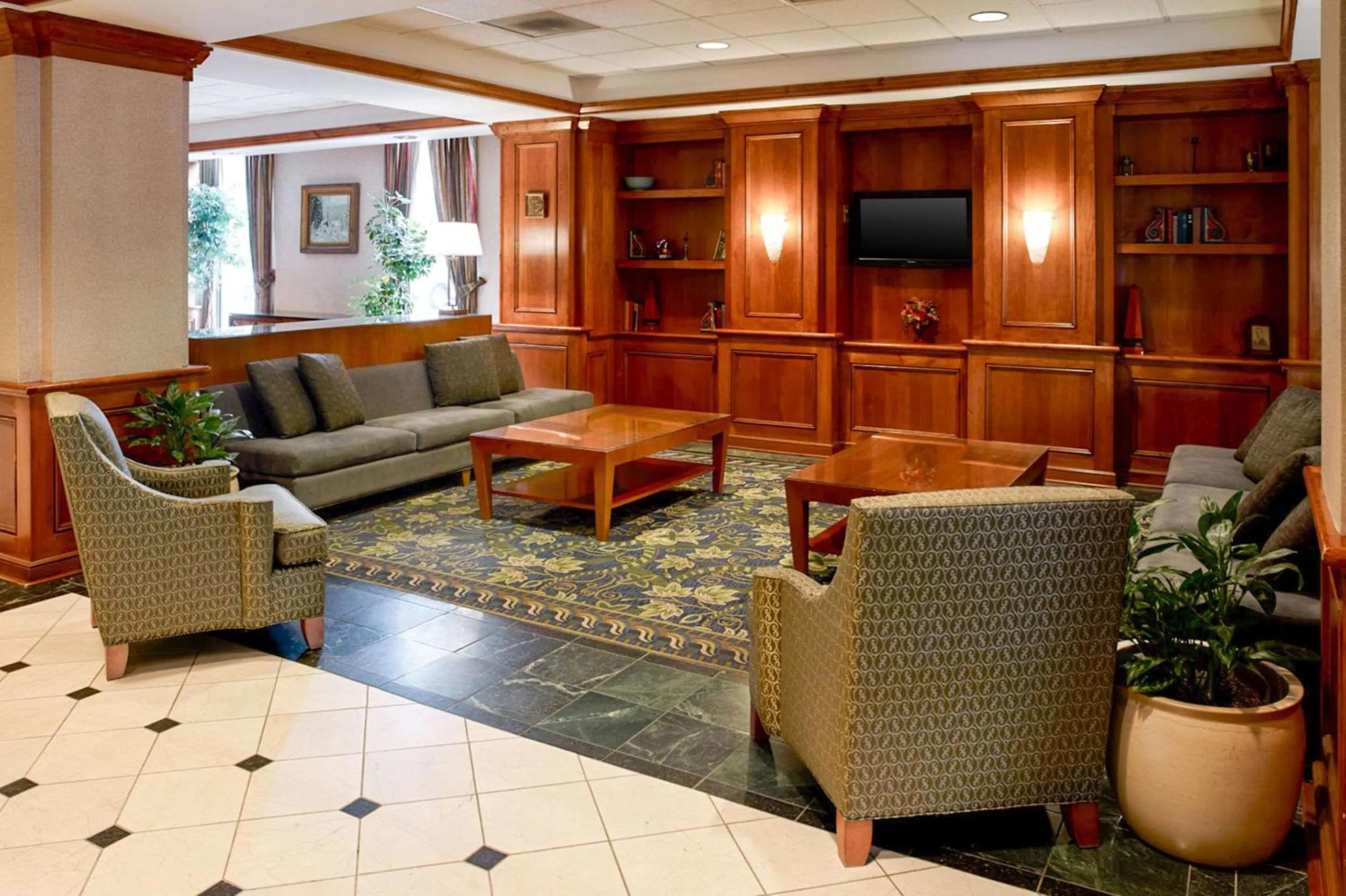Lobby or reception in Clarion Hotel Portland Airport ME