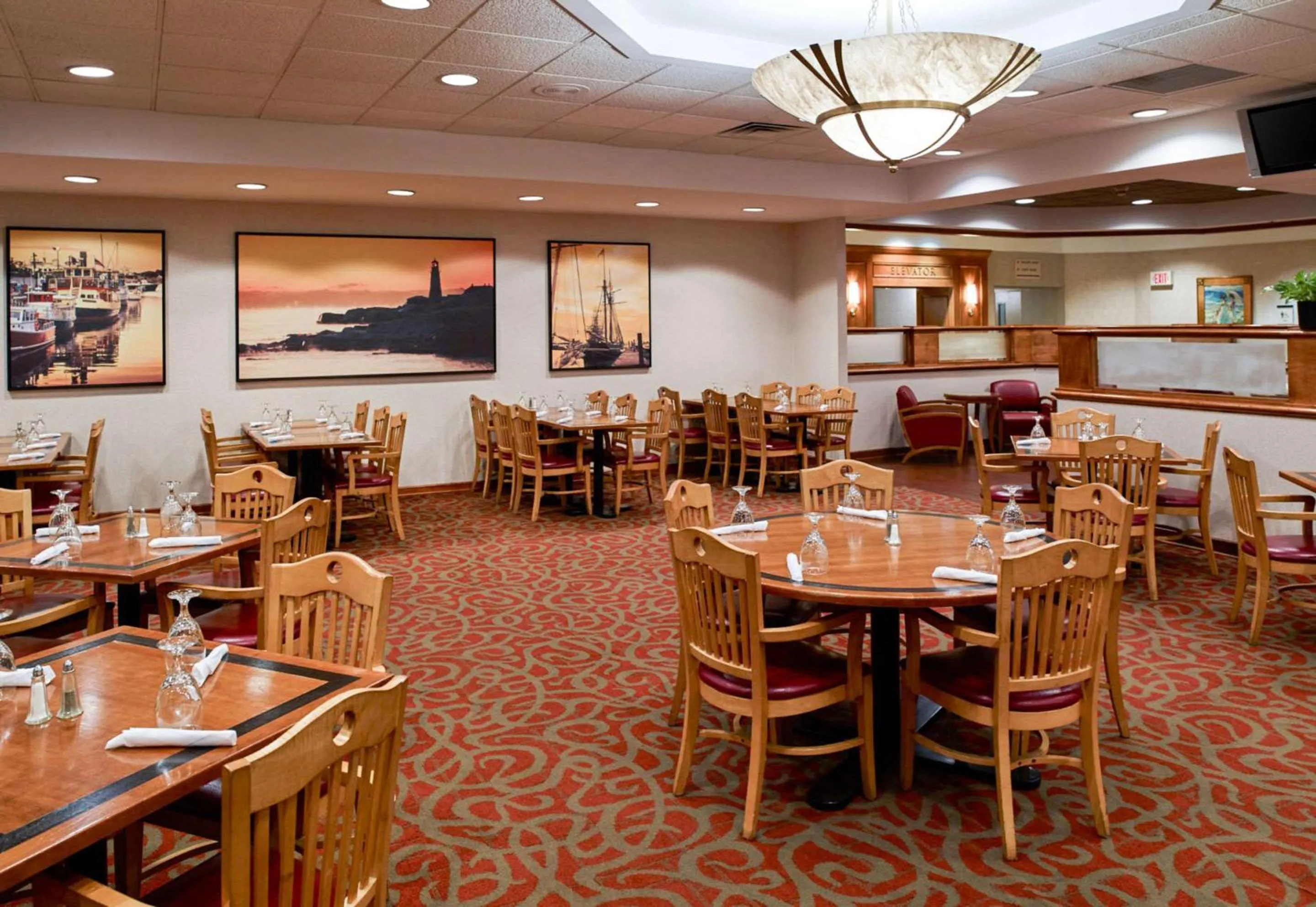 Restaurant/places to eat in Clarion Hotel Portland Airport ME