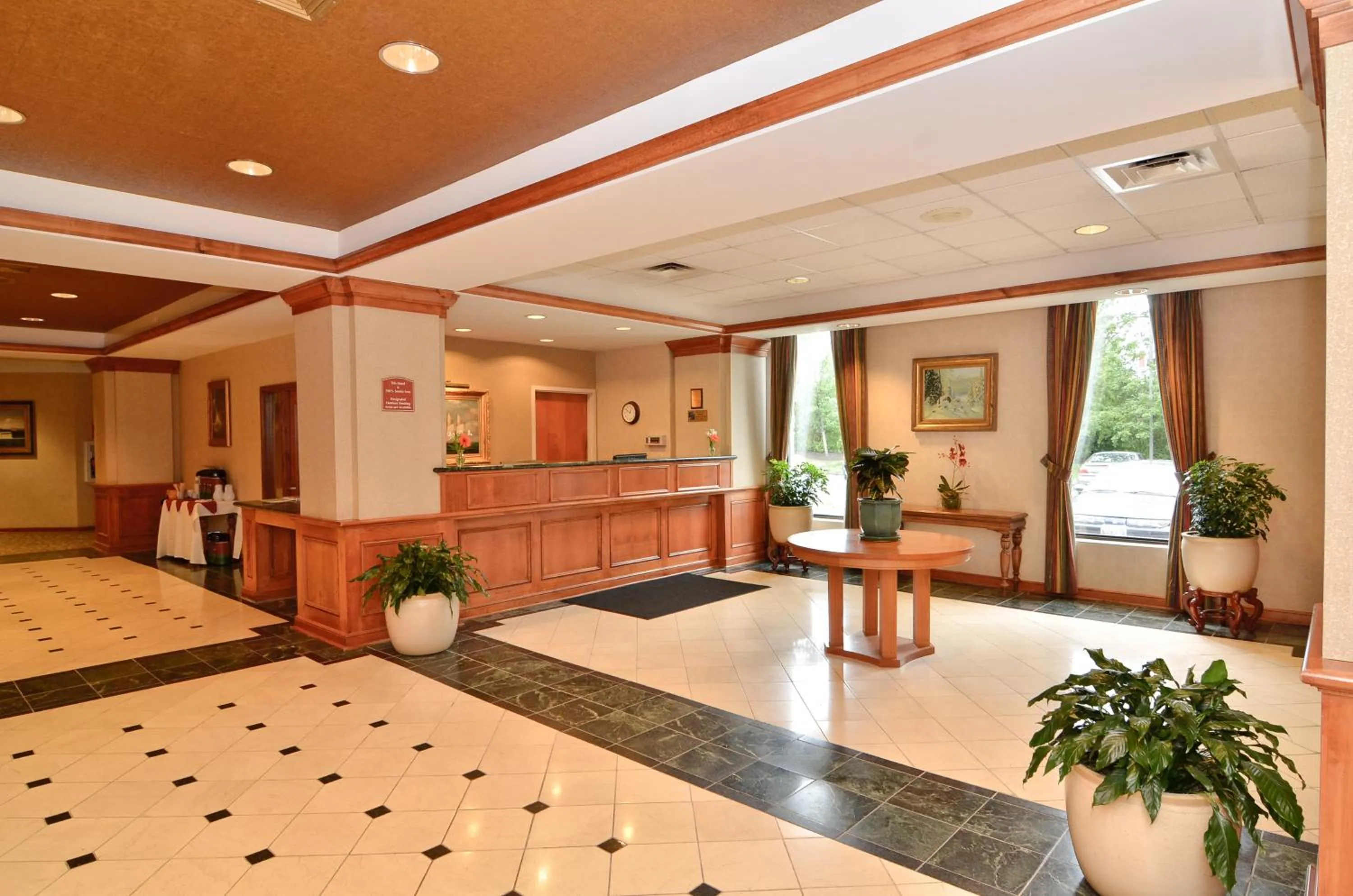 Lobby or reception in Clarion Hotel Portland Airport ME