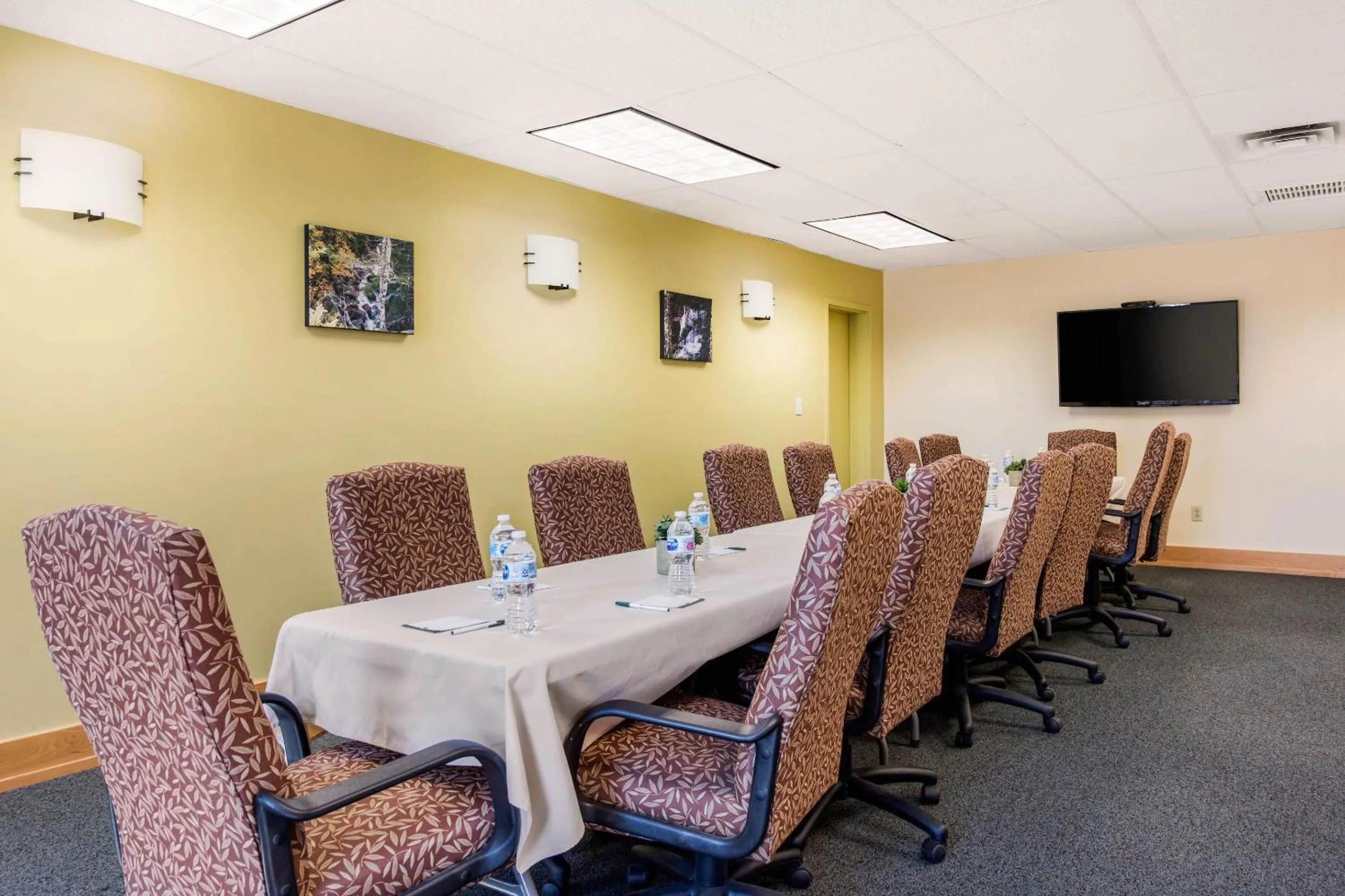 Meeting/conference room in Quality Inn at Bangor Mall