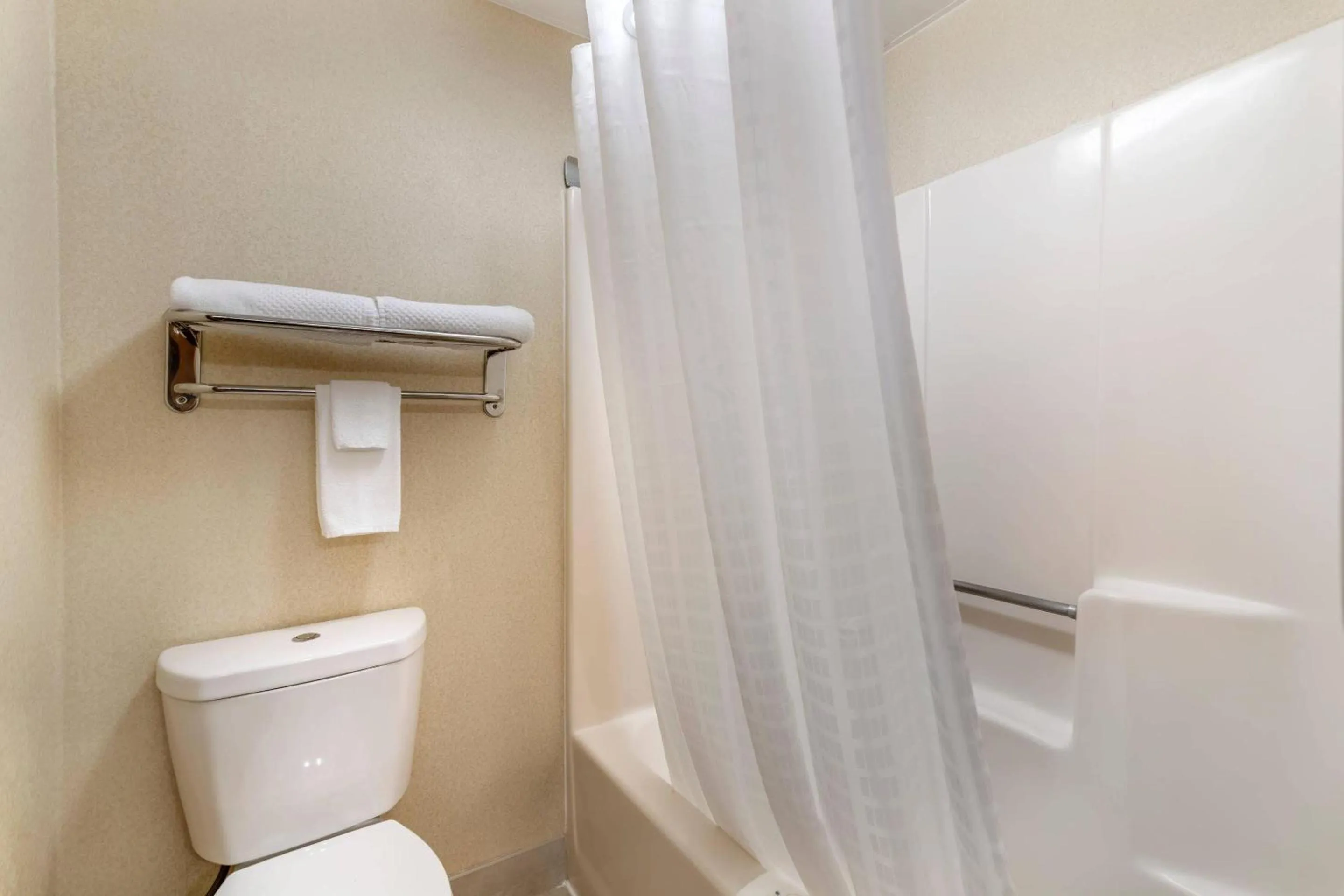 Bedroom in Quality Inn at Bangor Mall