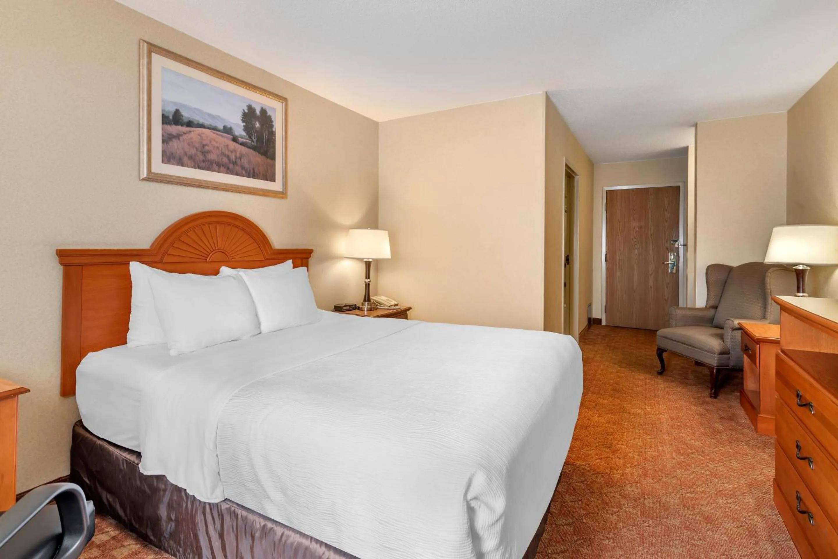 Bedroom, Bed in Quality Inn at Bangor Mall